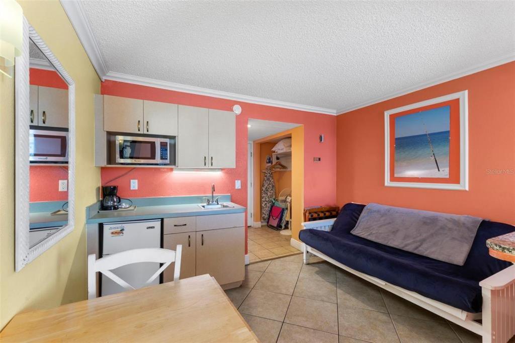 Studio Apartment - Photo 3