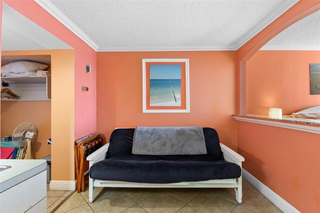 Studio Apartment - Photo 6