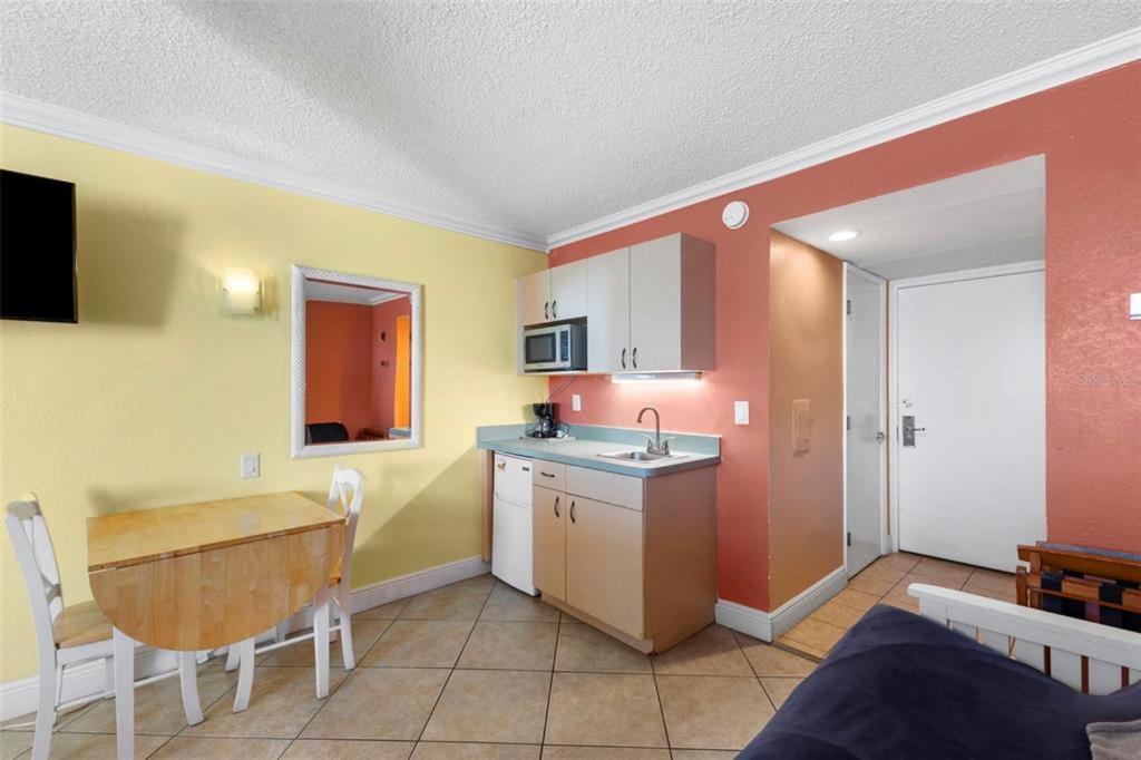 Studio Apartment - Photo 14