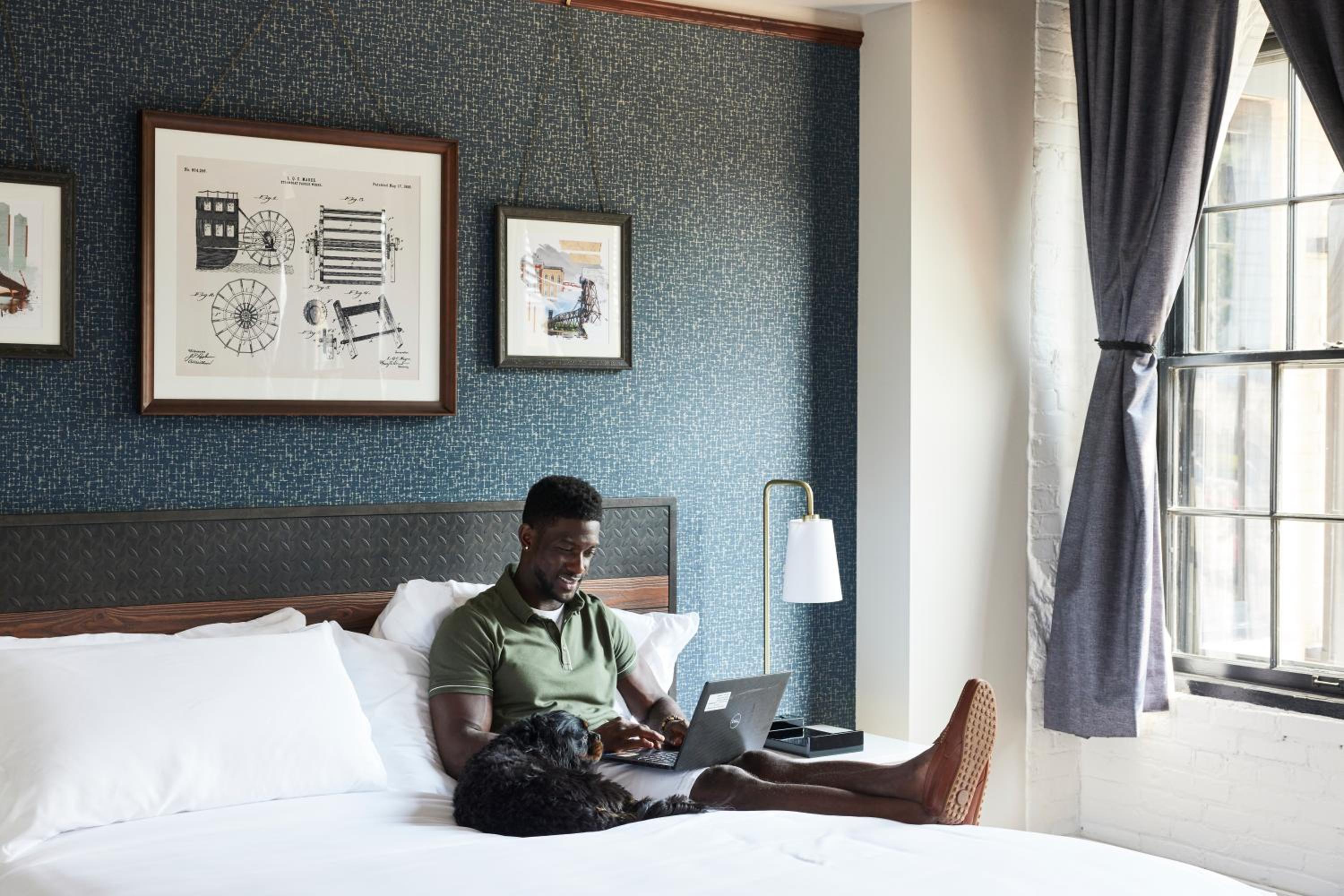 Deluxe King Room photo 3