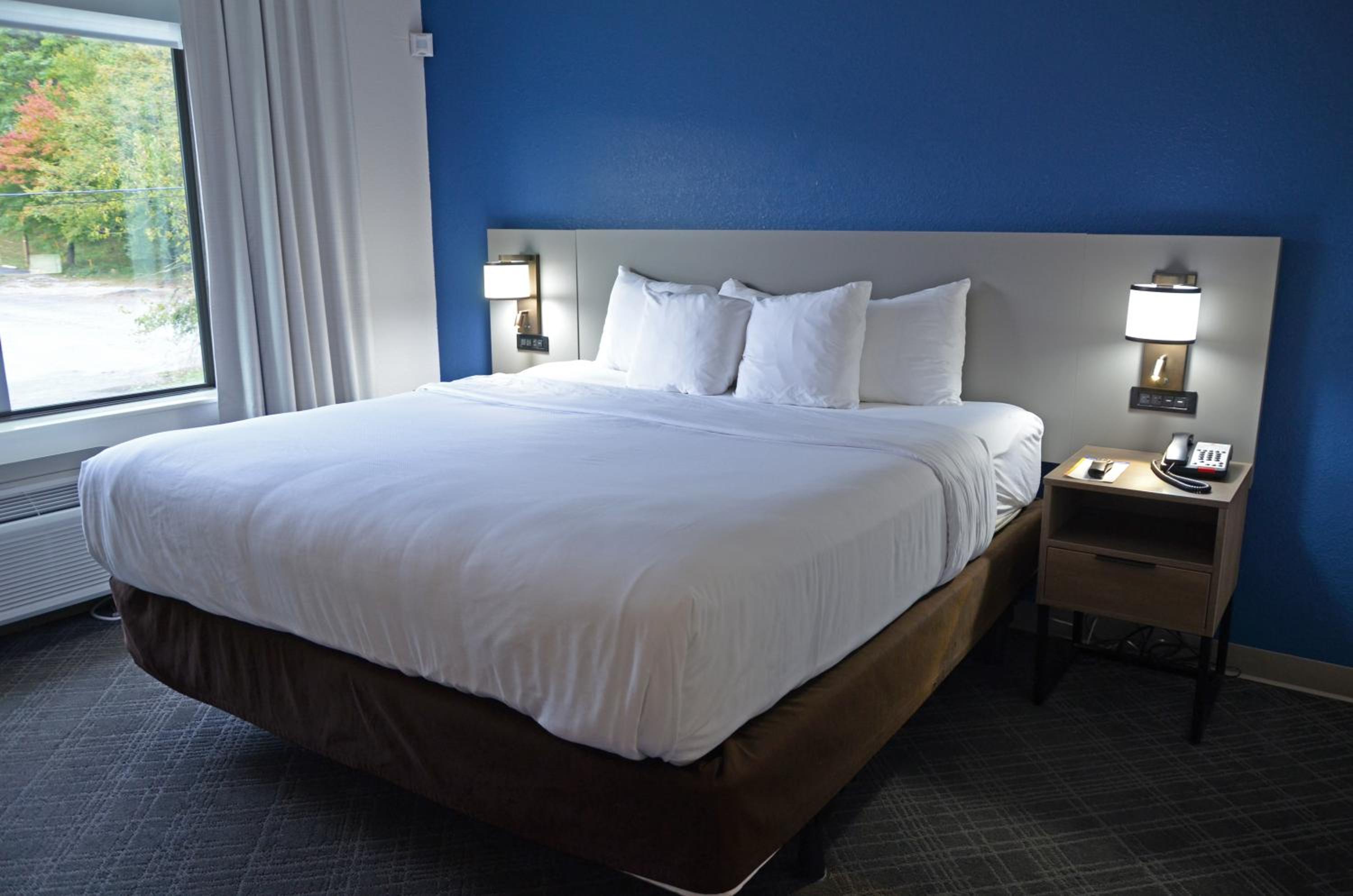 King Suite - Non-Smoking - Photo 1