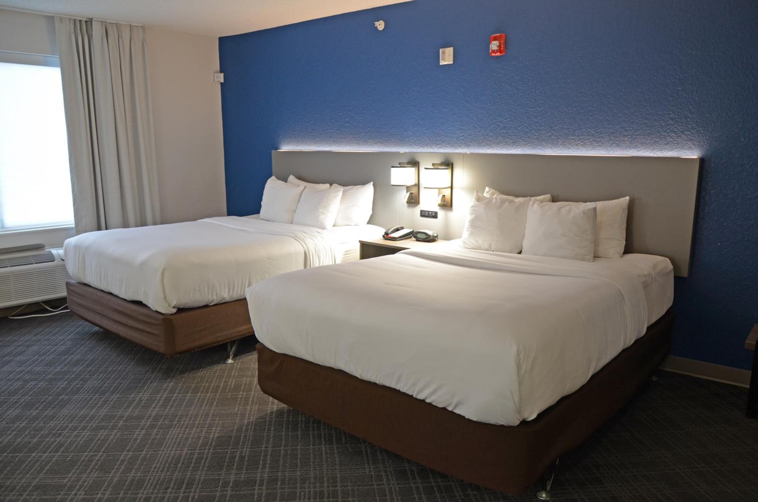 Queen Suite with Two Queen Beds - Non-Smoking - Photo 1