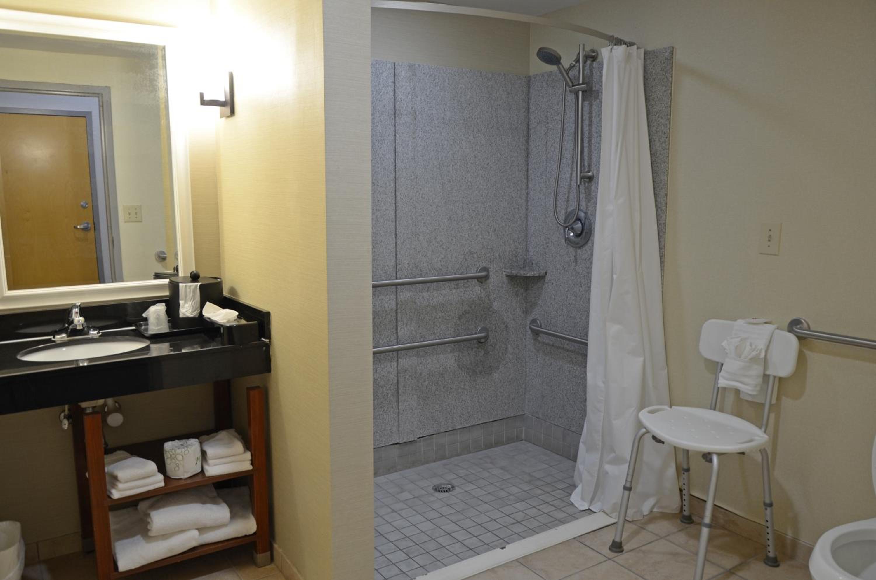 King Suite - Disability Access/Non-Smoking photo 2