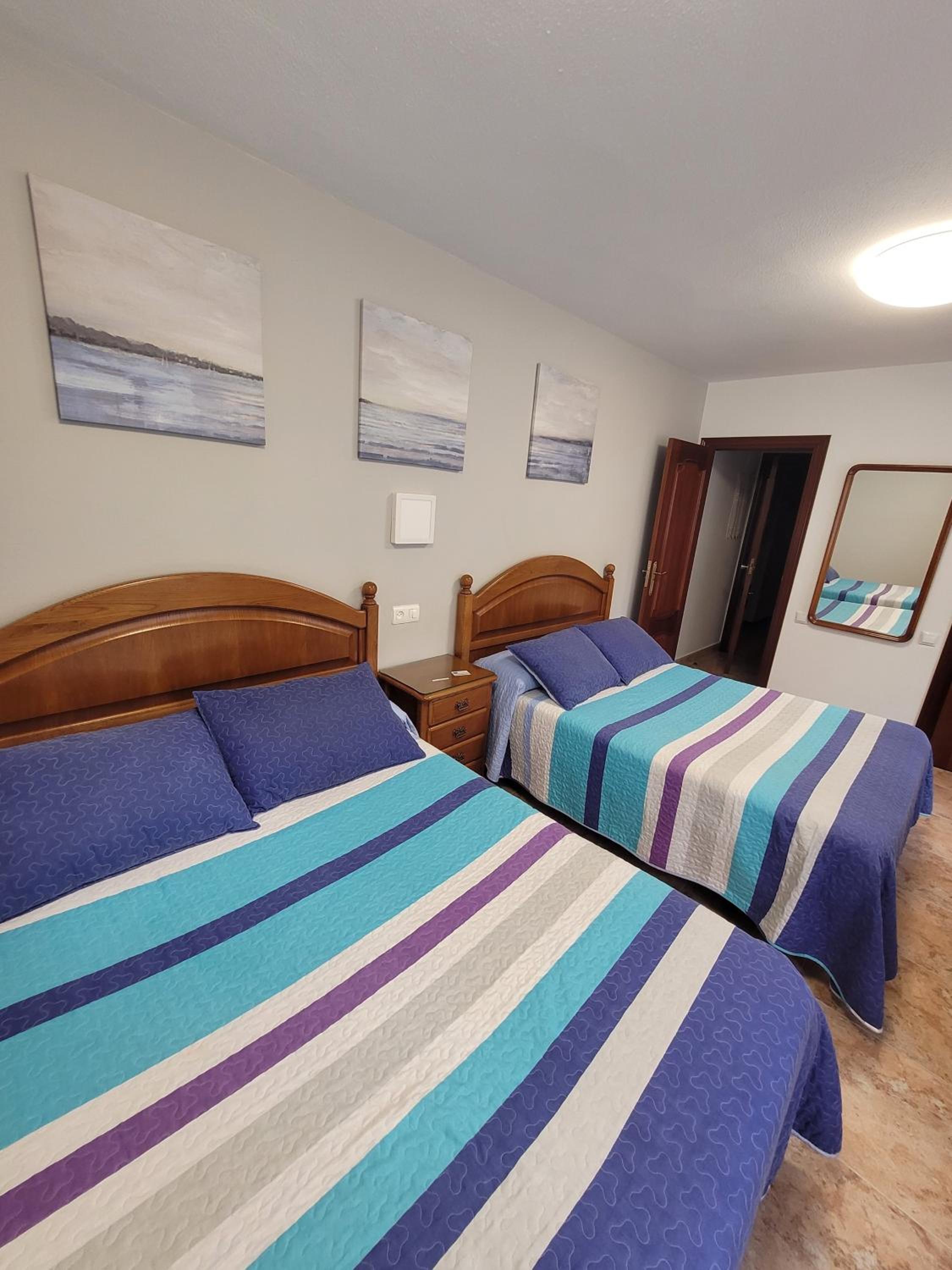 Quadruple Room with Private Bathroom - Photo 4
