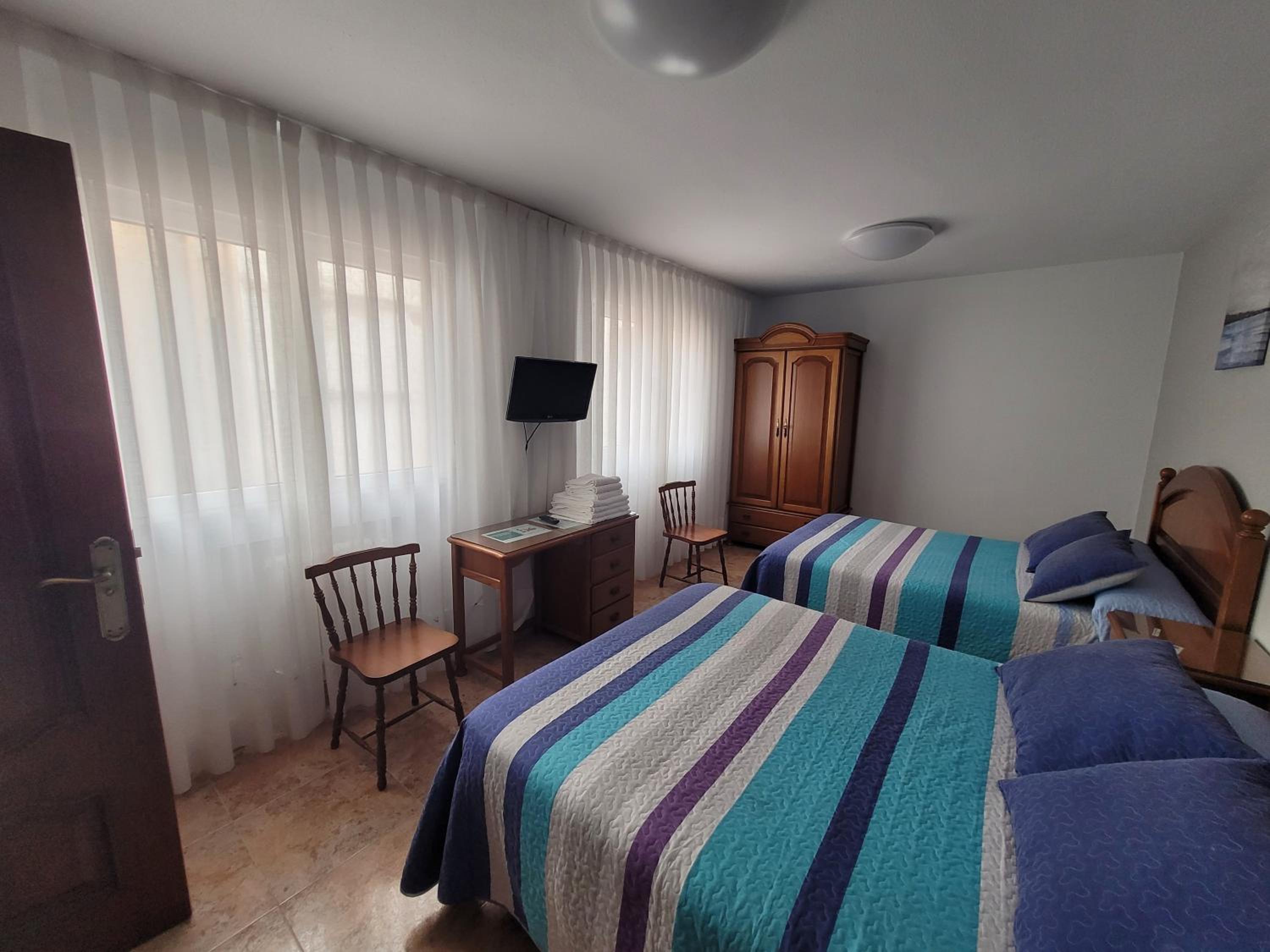 Quadruple Room with Private Bathroom - Photo 1