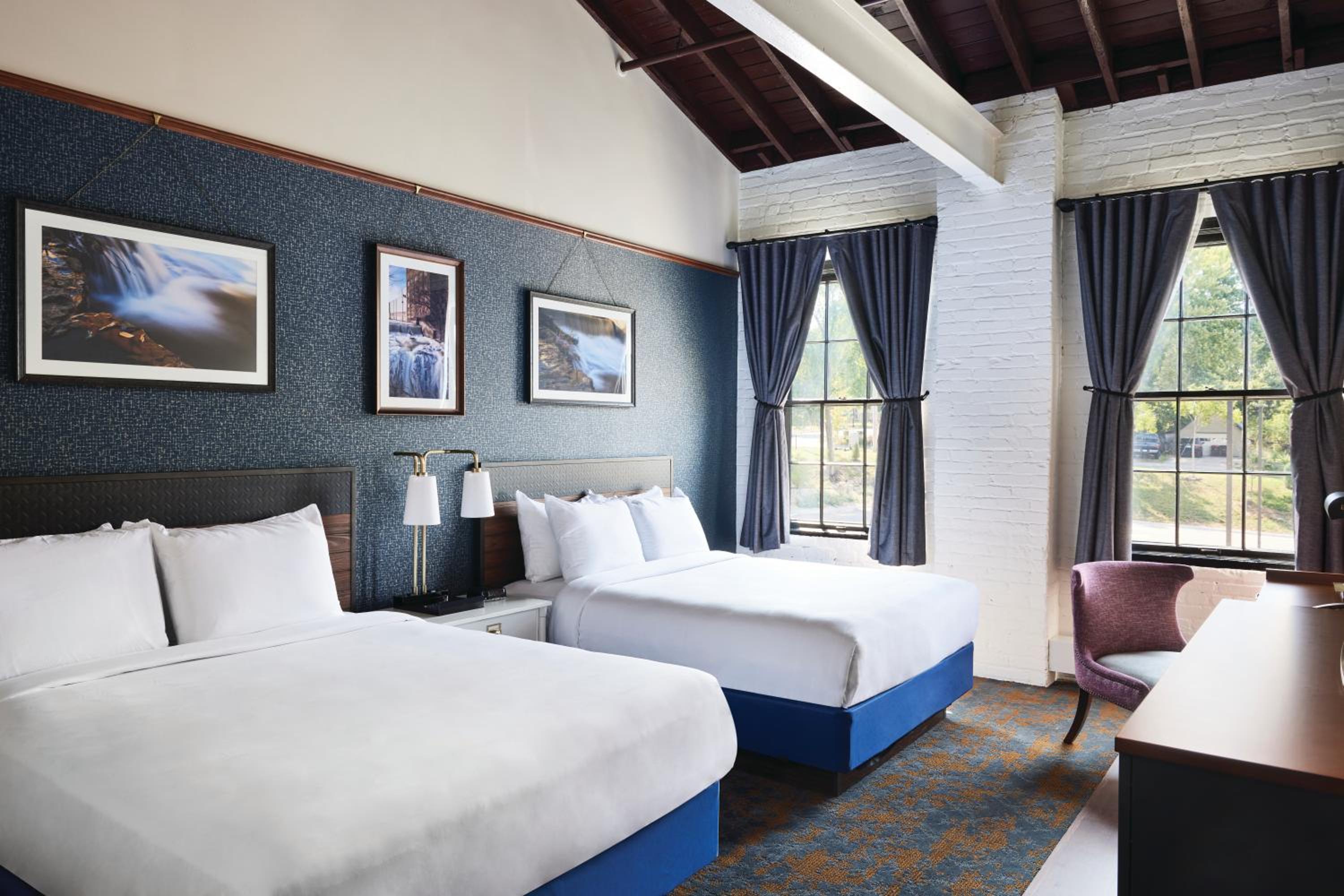 Deluxe Queen Suite