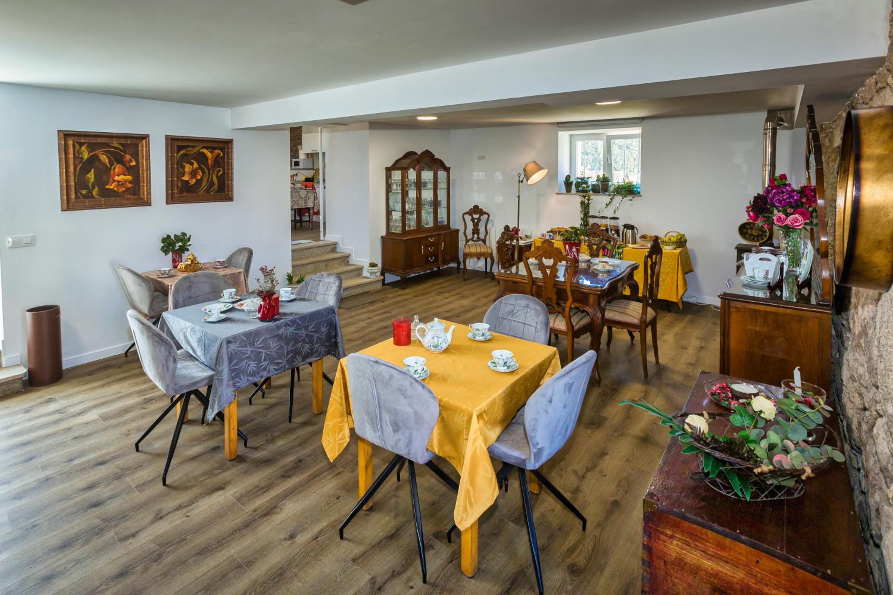Deluxe Room (1 adult + 2 children)
