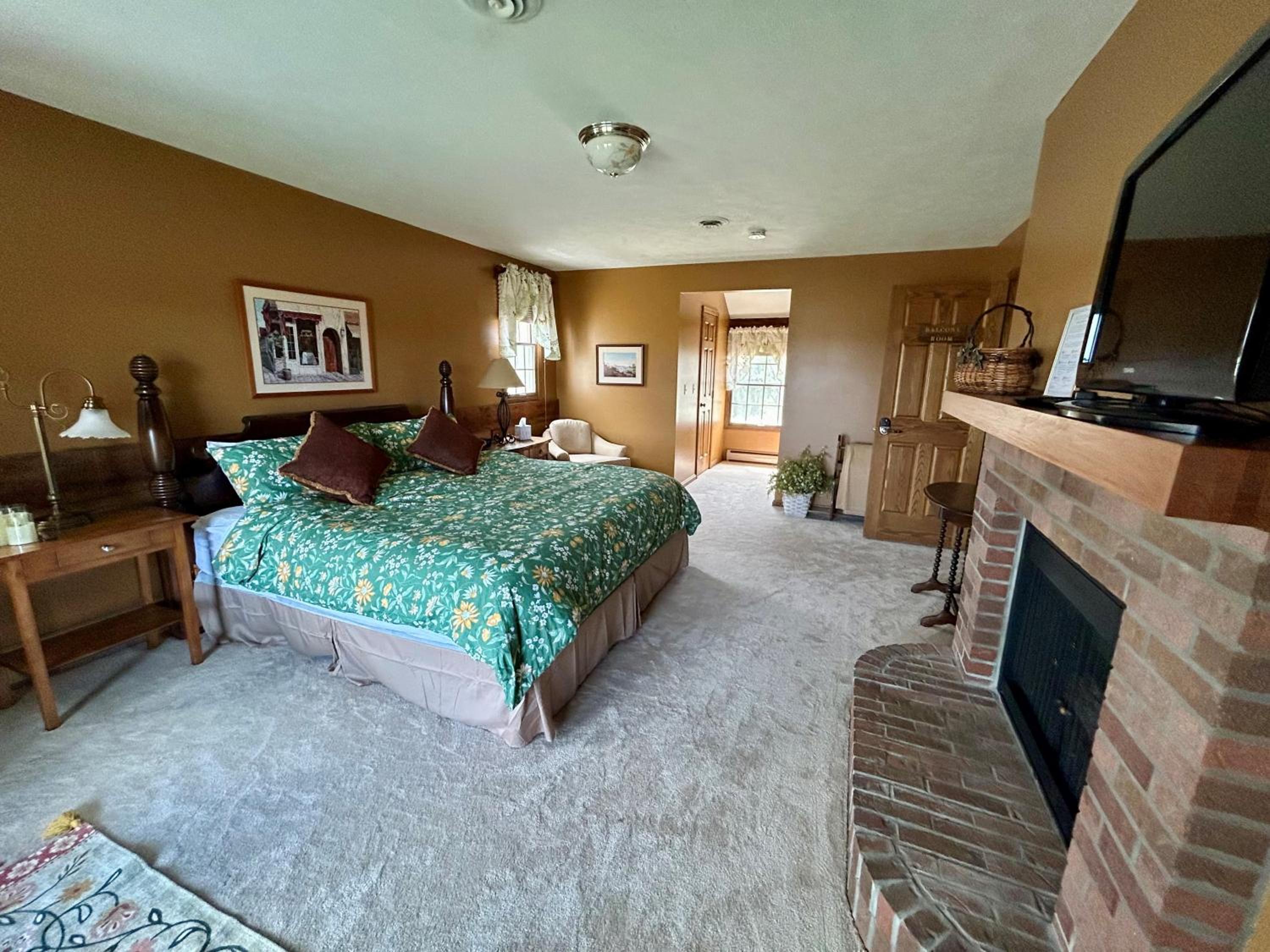King Room with Balcony photo 1