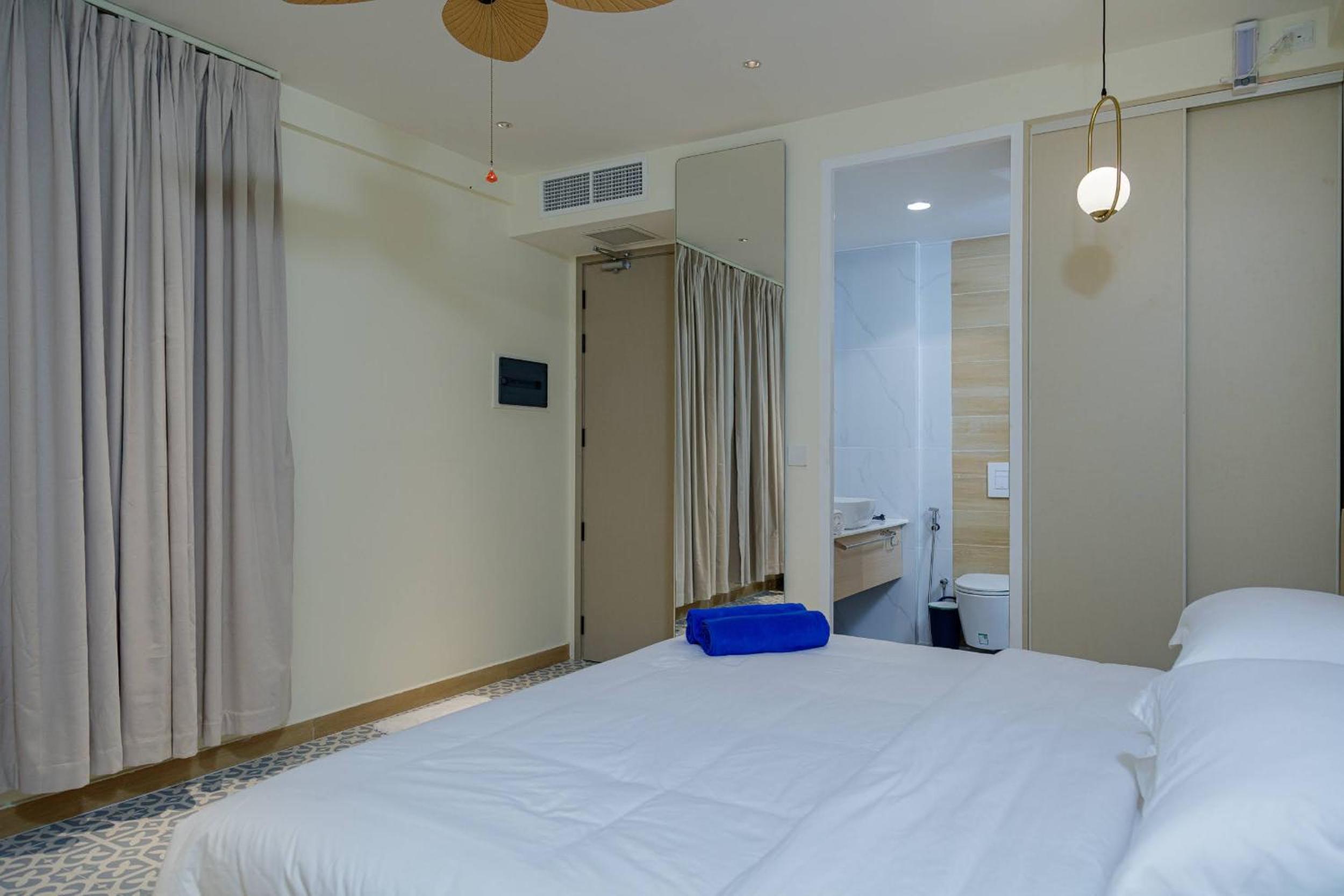 Deluxe Double Room with Balcony photo 2