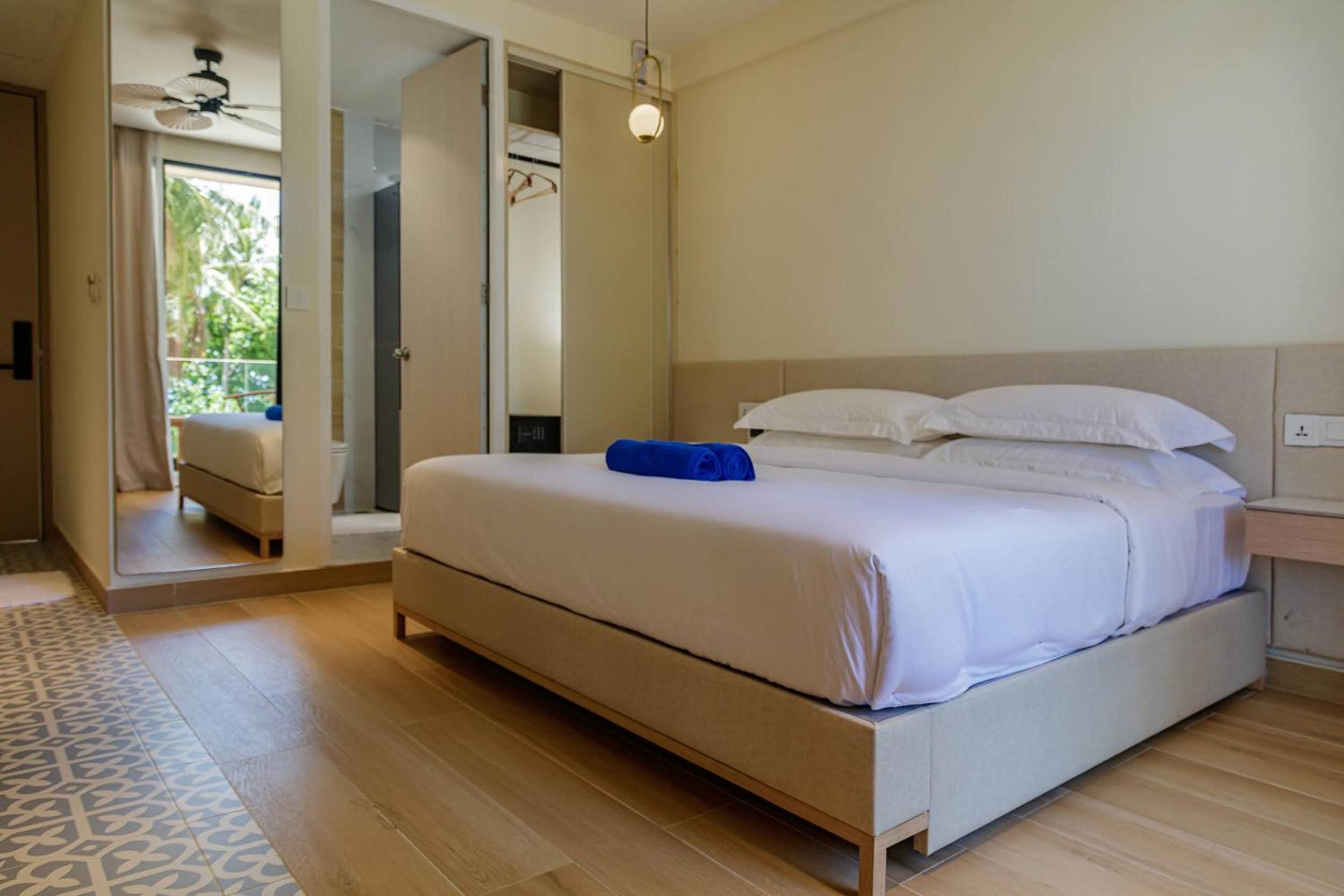 Deluxe Double Room with Balcony and Sea View photo 2