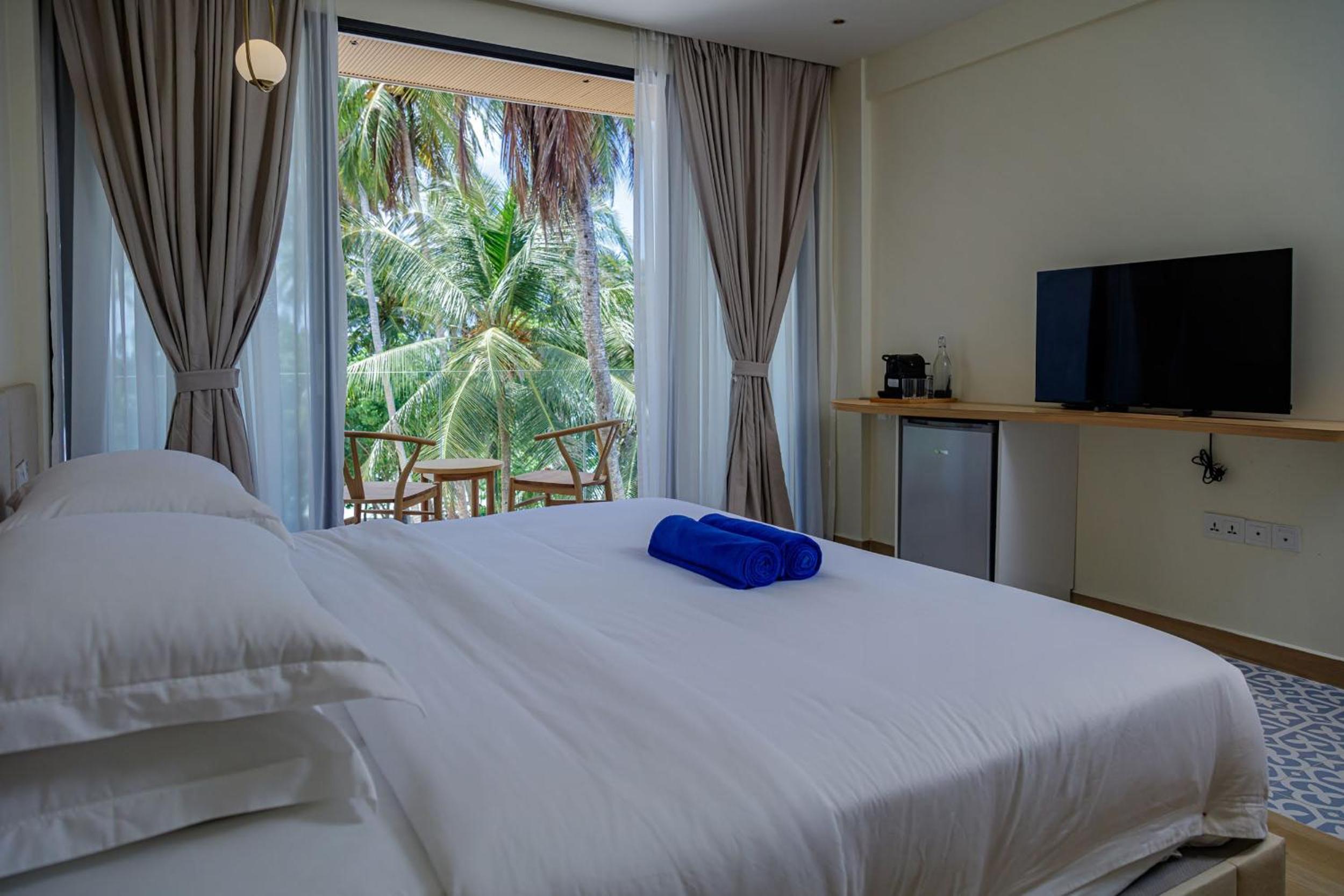 Deluxe Double Room with Balcony and Sea View