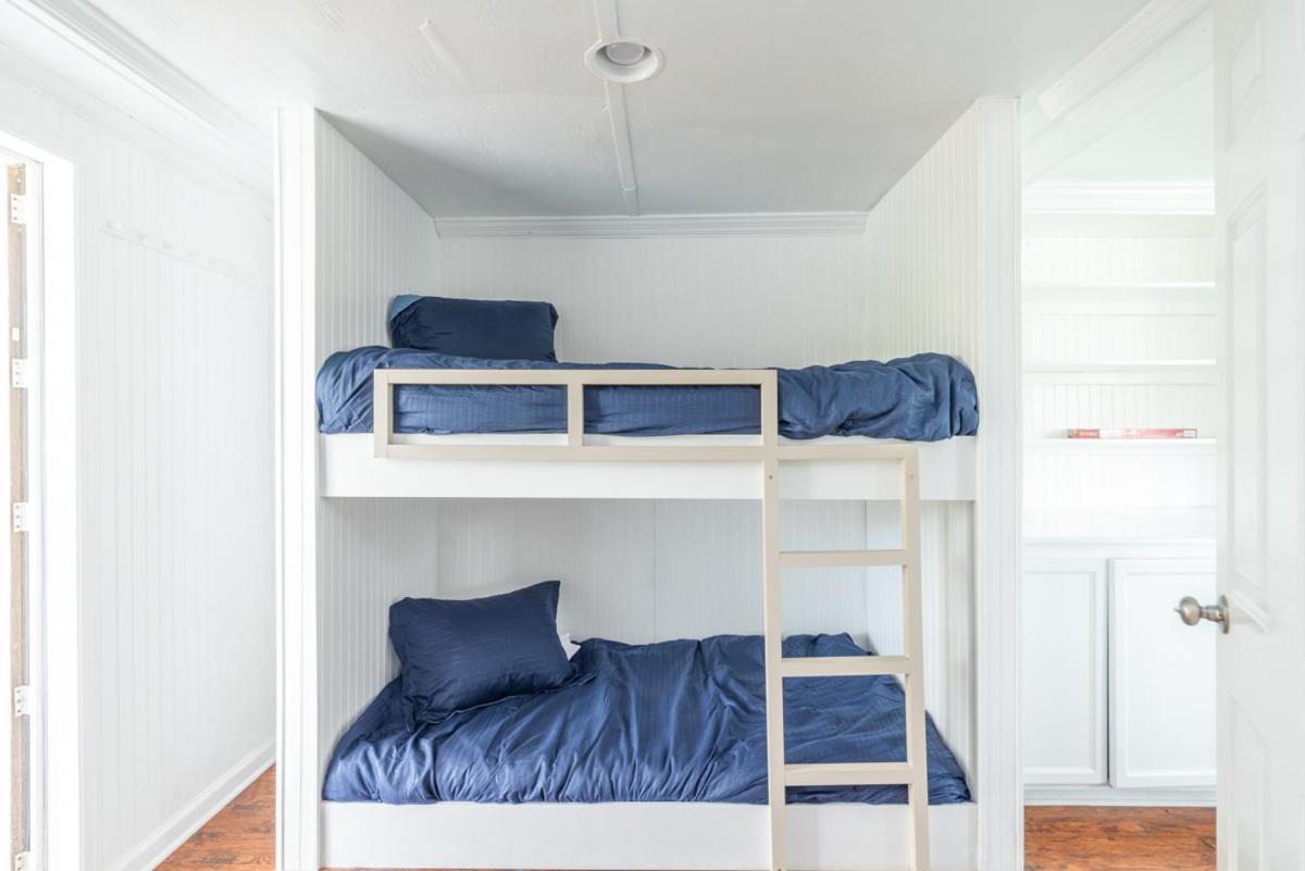 Two-Bedroom House photo 3