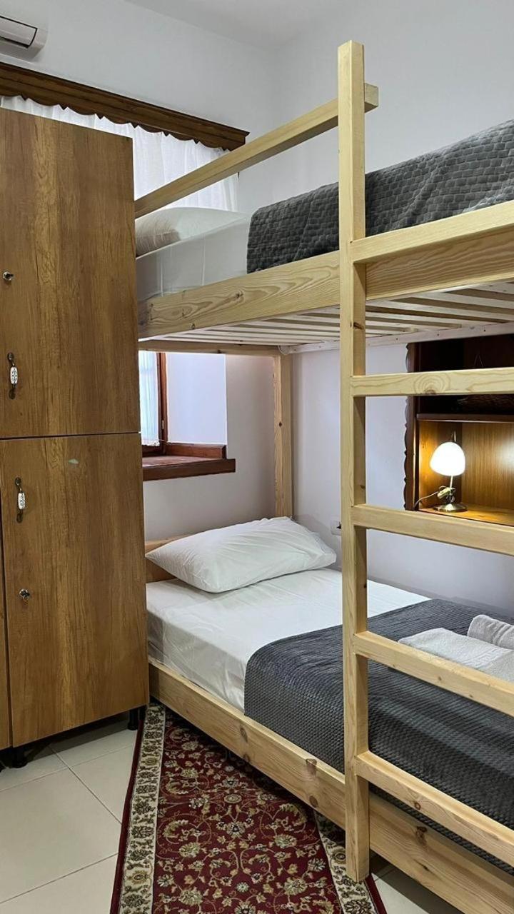 Bed in 6-Bed Dormitory Room photo 3