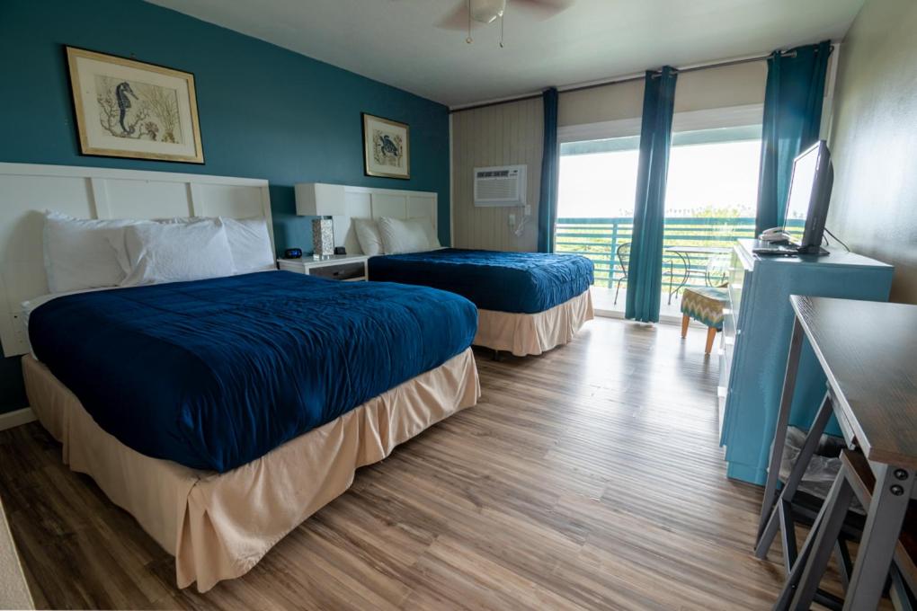 Ocean View with Two Queen Beds photo 3