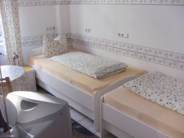 Twin Room - Photo 3