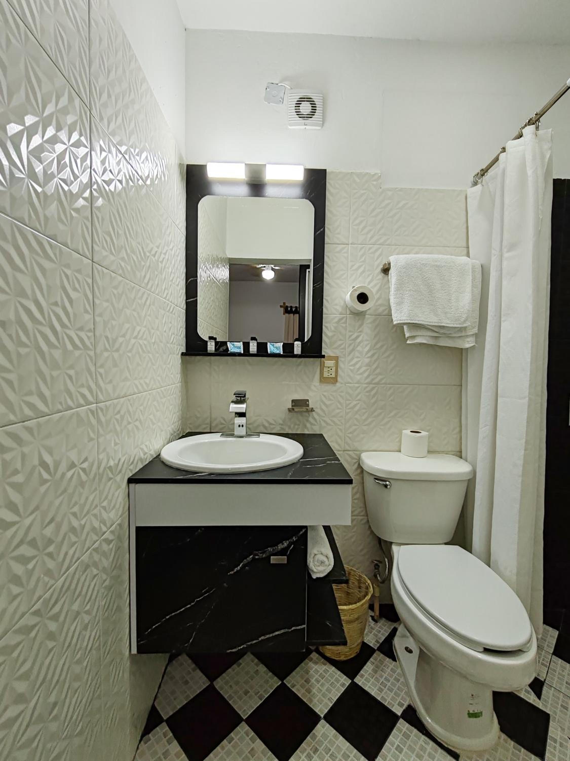 Deluxe Double Room with Two Double Beds - Photo 3
