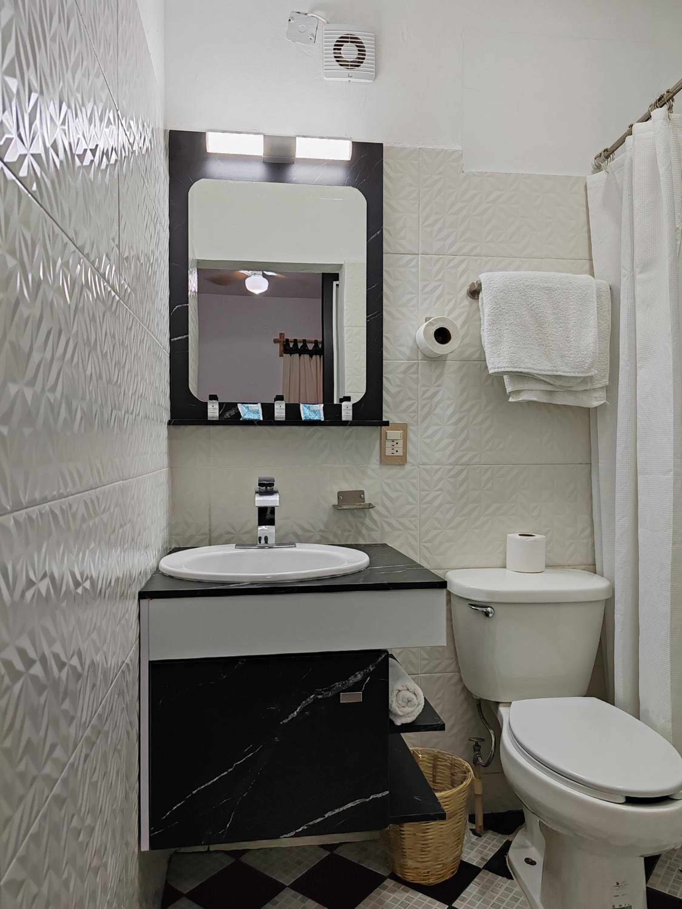 Deluxe Double Room with Two Double Beds - Photo 2