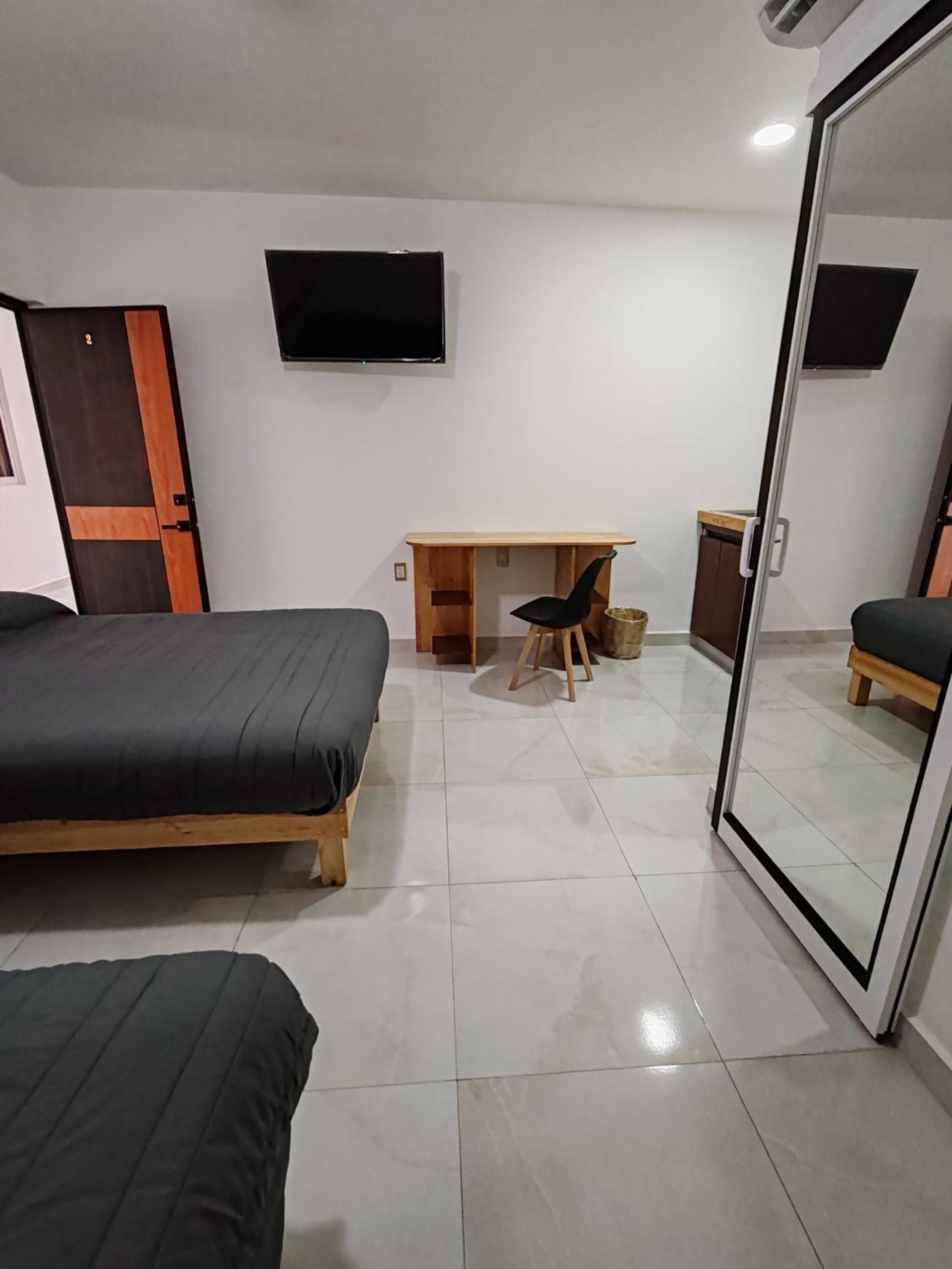 Deluxe Double Room with Two Double Beds - Photo 5