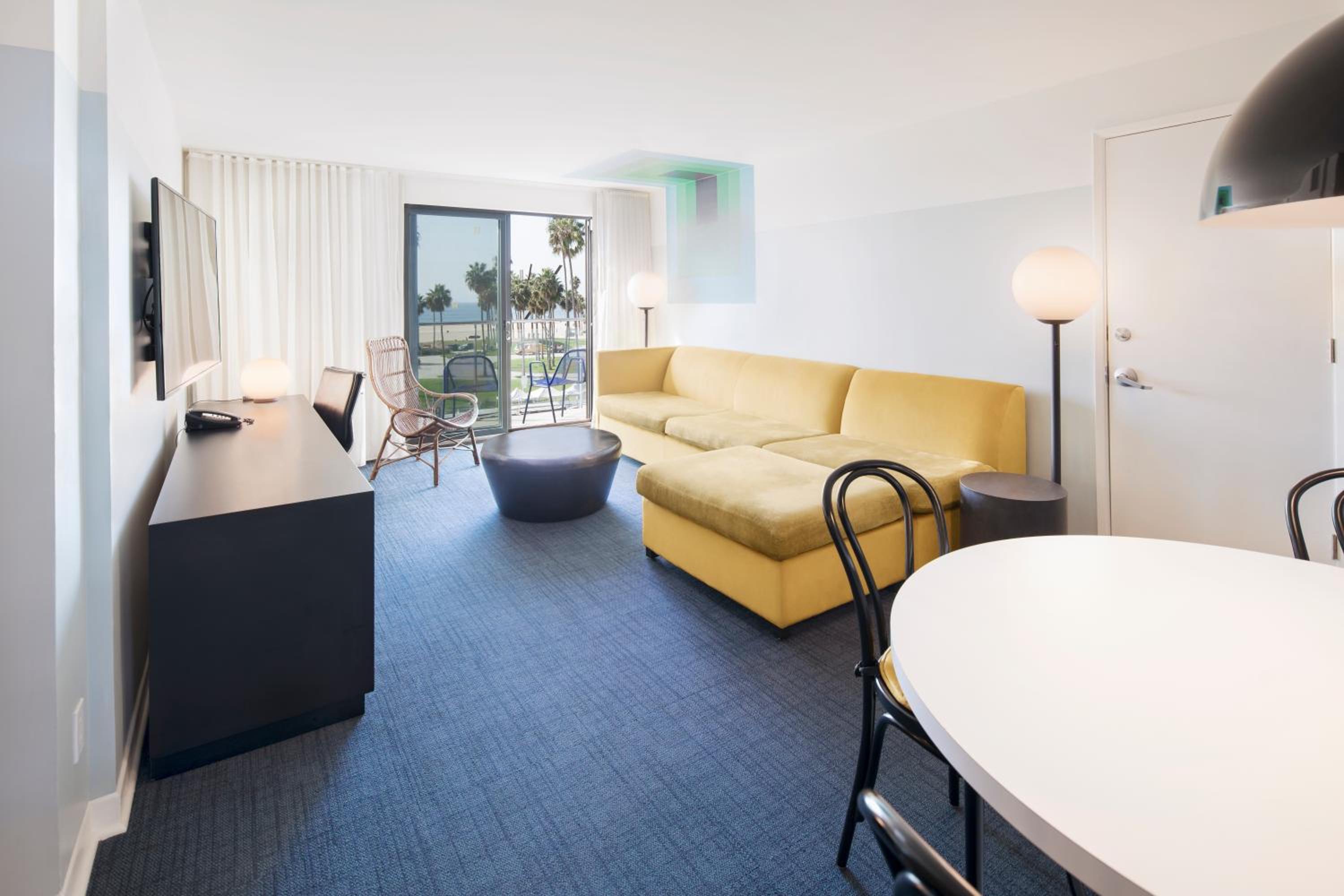 King Suite with Ocean View thumbnail 5