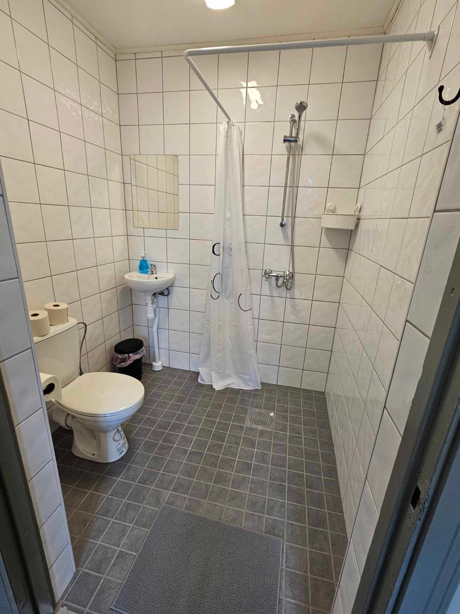 Twin Room with Shower photo 3