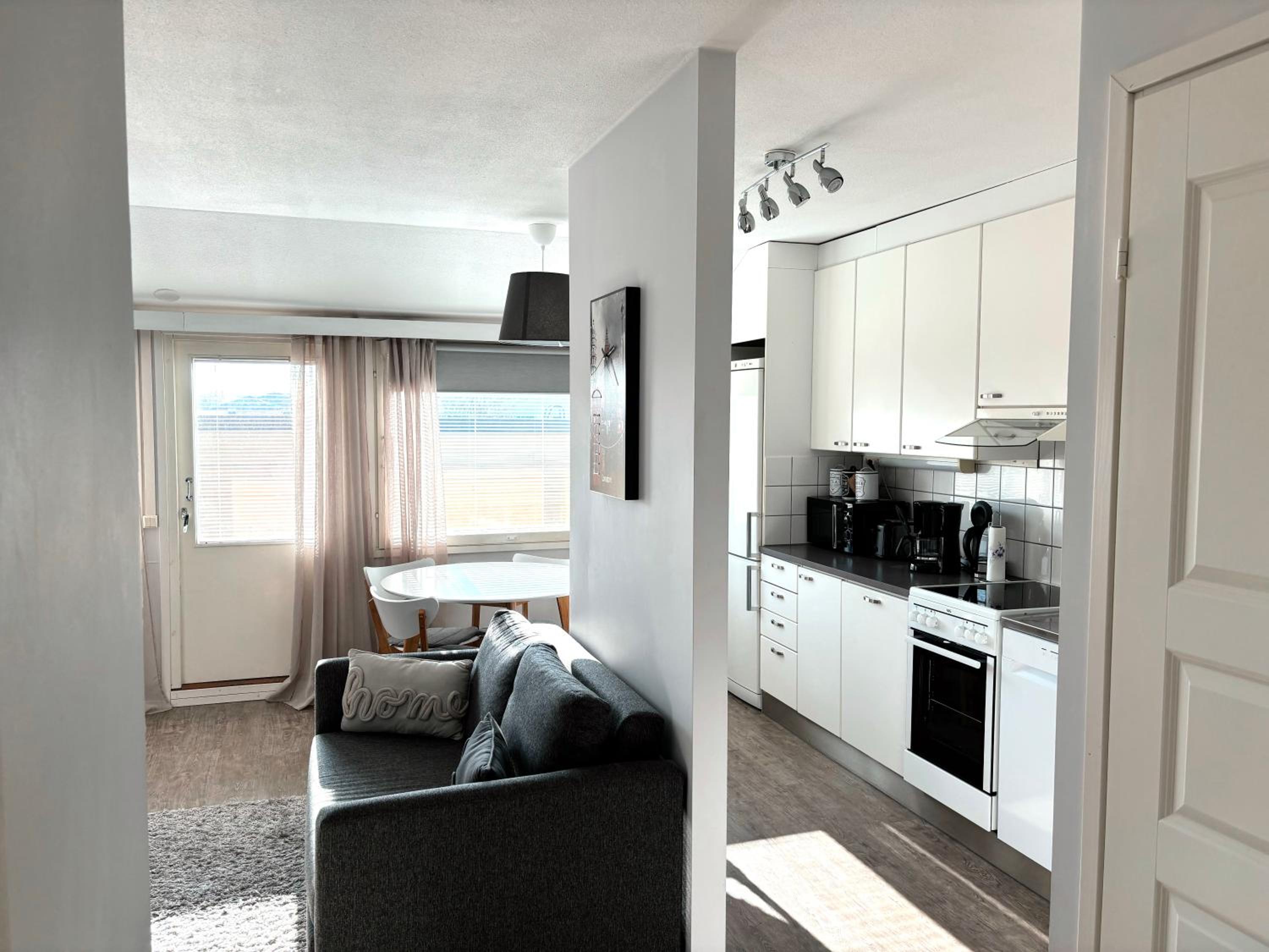 Deluxe Double Room with Balcony - Photo 6