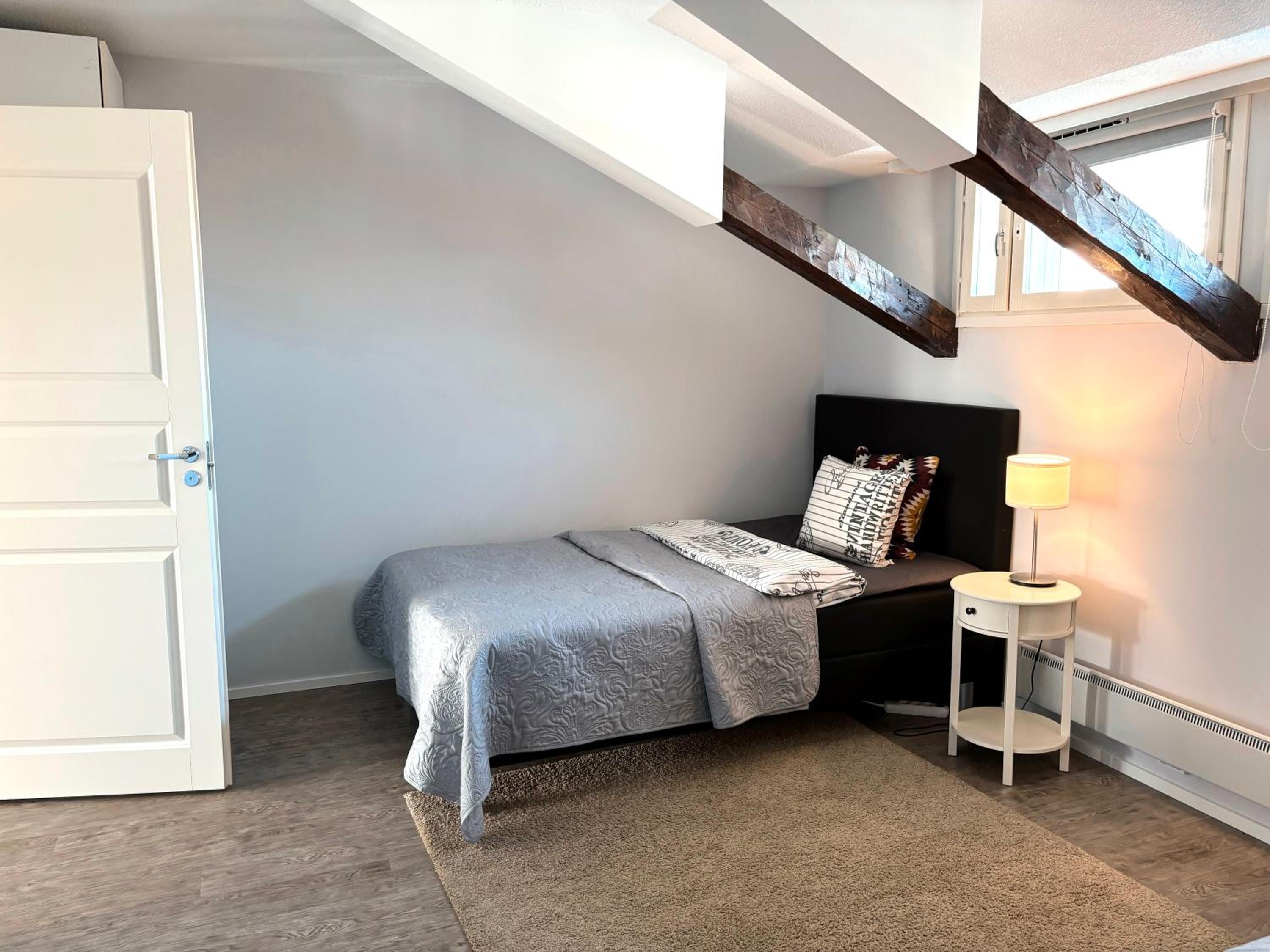 Deluxe Double Room with Balcony - Photo 11