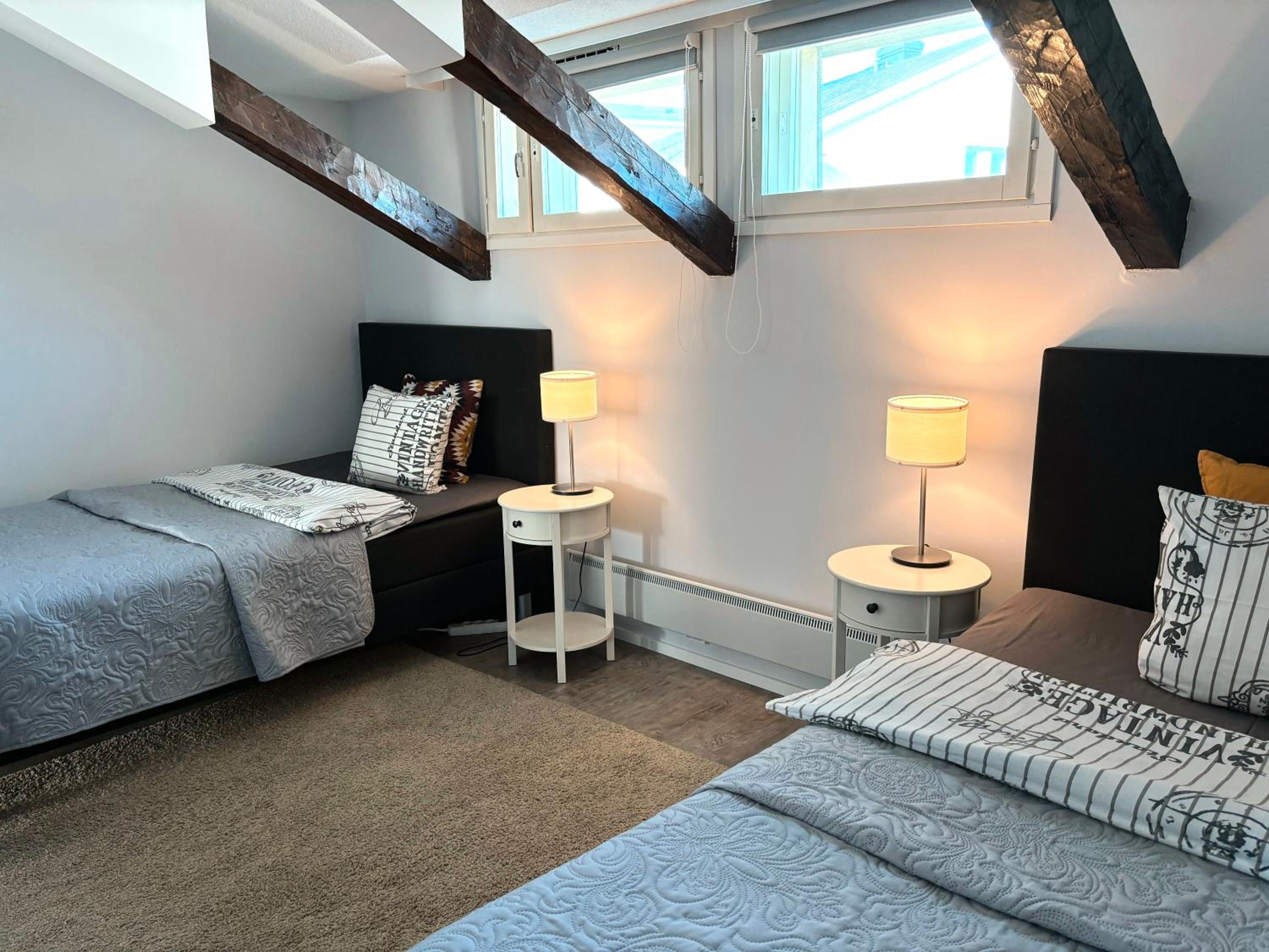 Deluxe Double Room with Balcony - Photo 10