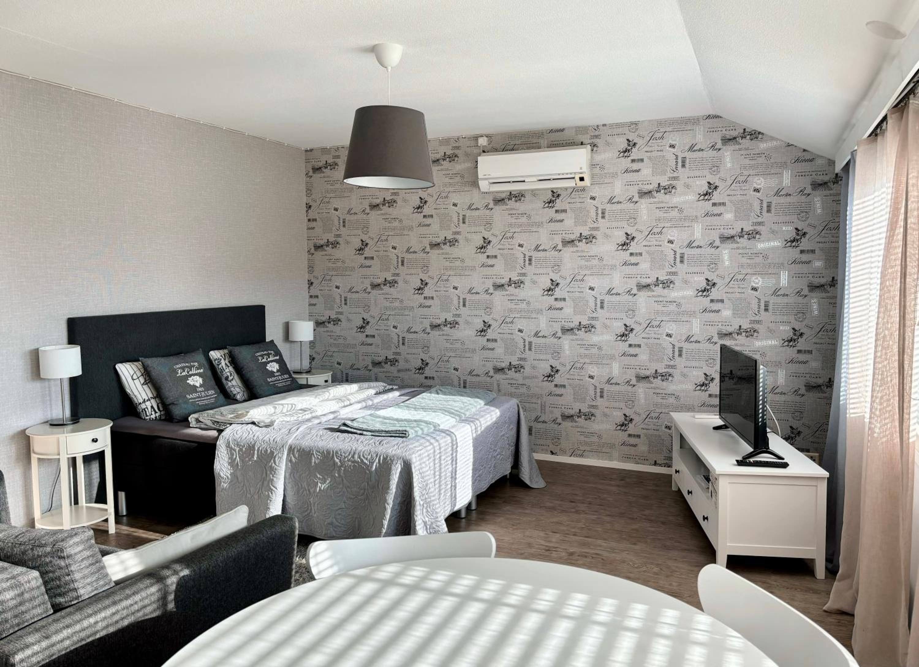 Deluxe Double Room with Balcony - Photo 7