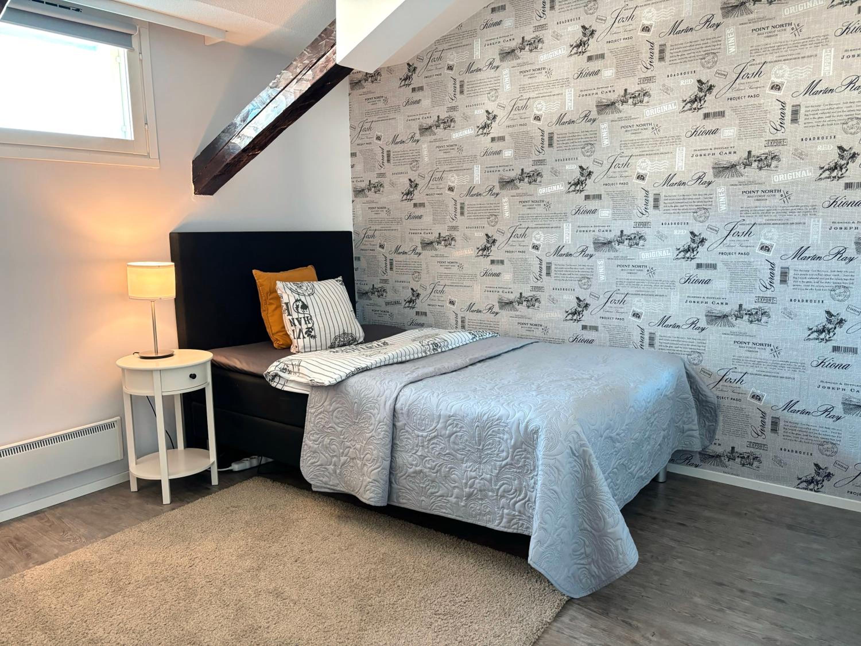 Deluxe Double Room with Balcony - Photo 12