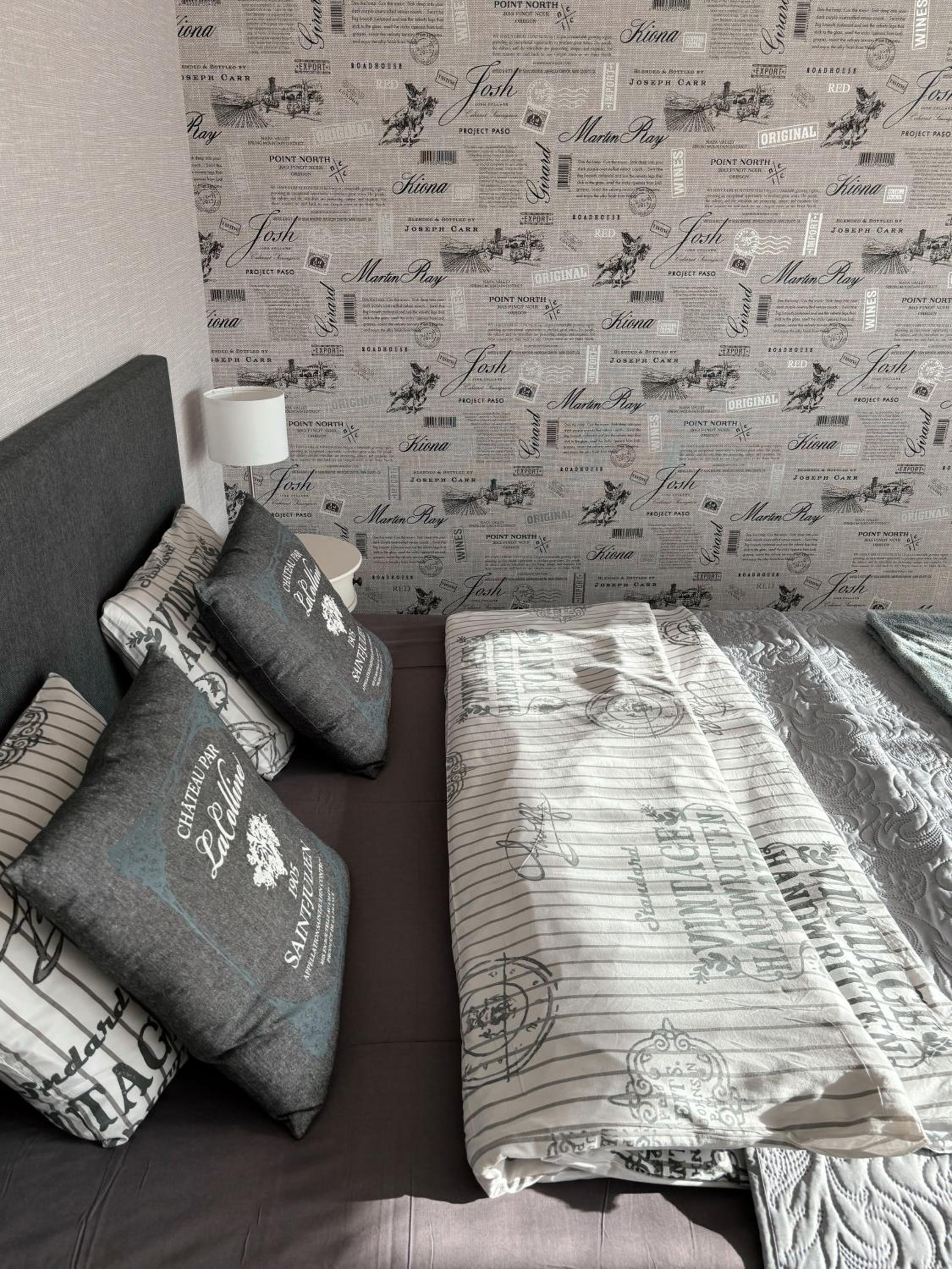 Deluxe Double Room with Balcony - Photo 8