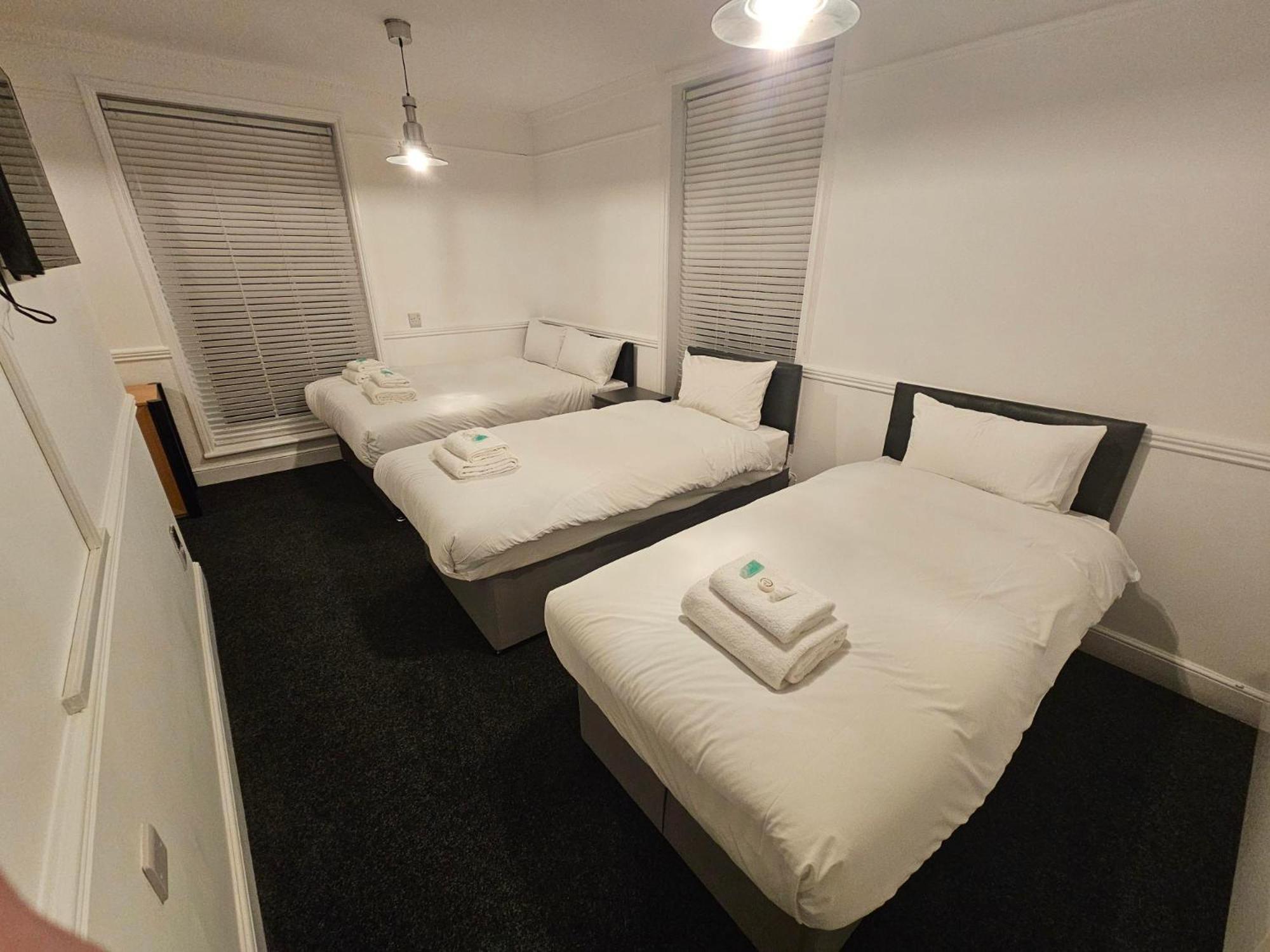 En-suite Family Room photo 2