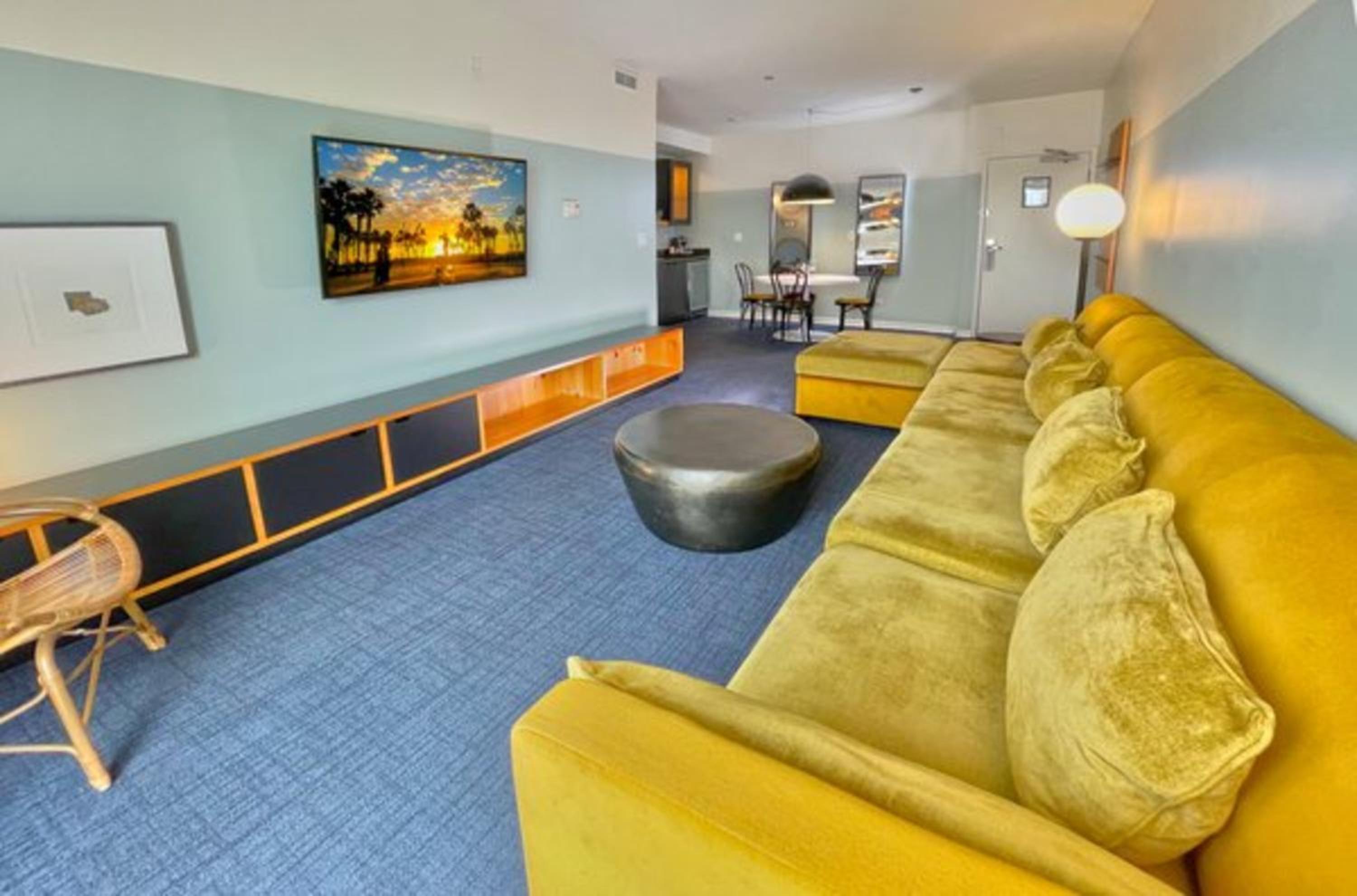 City View King Suite