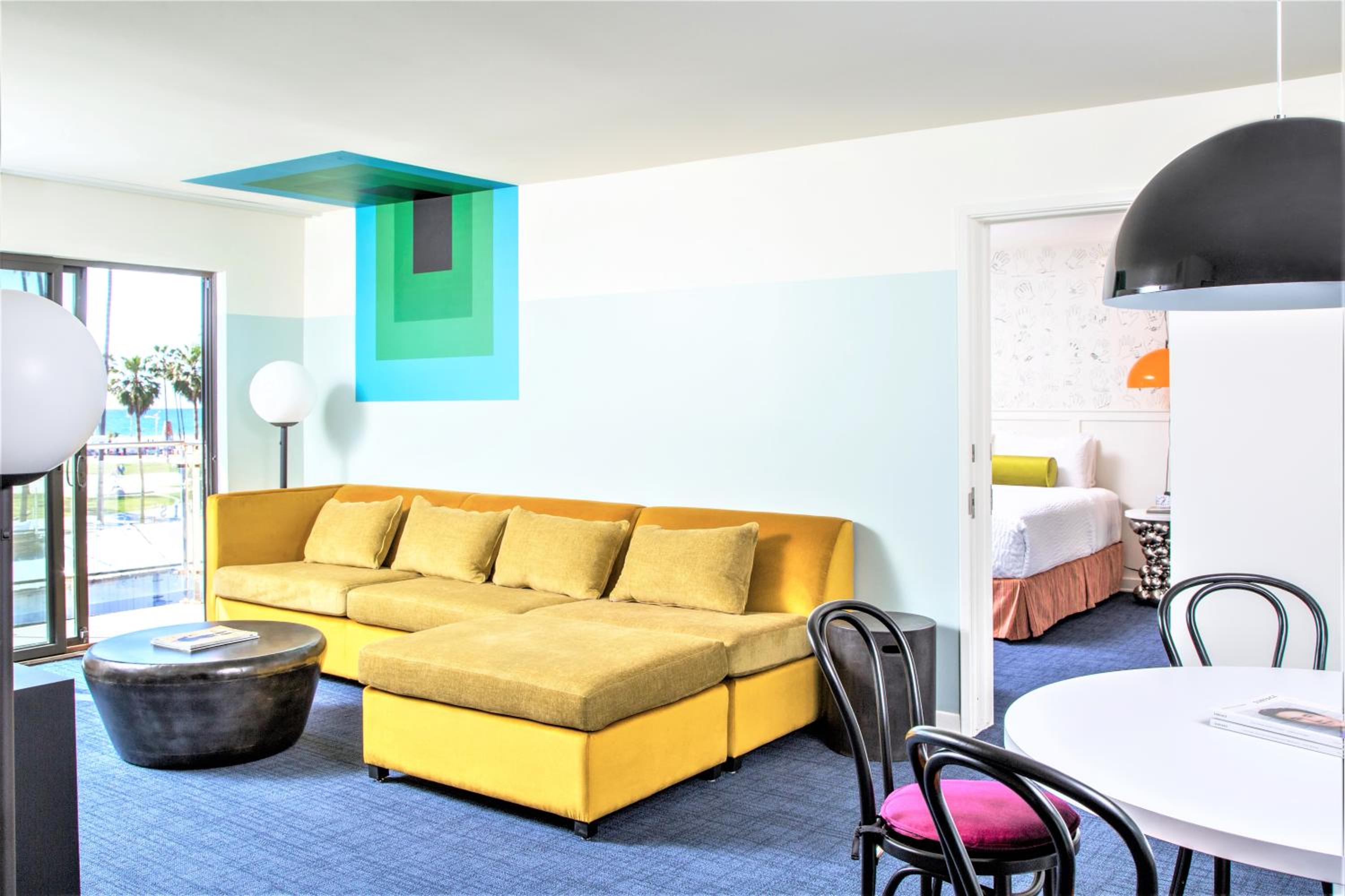 City View King Suite
