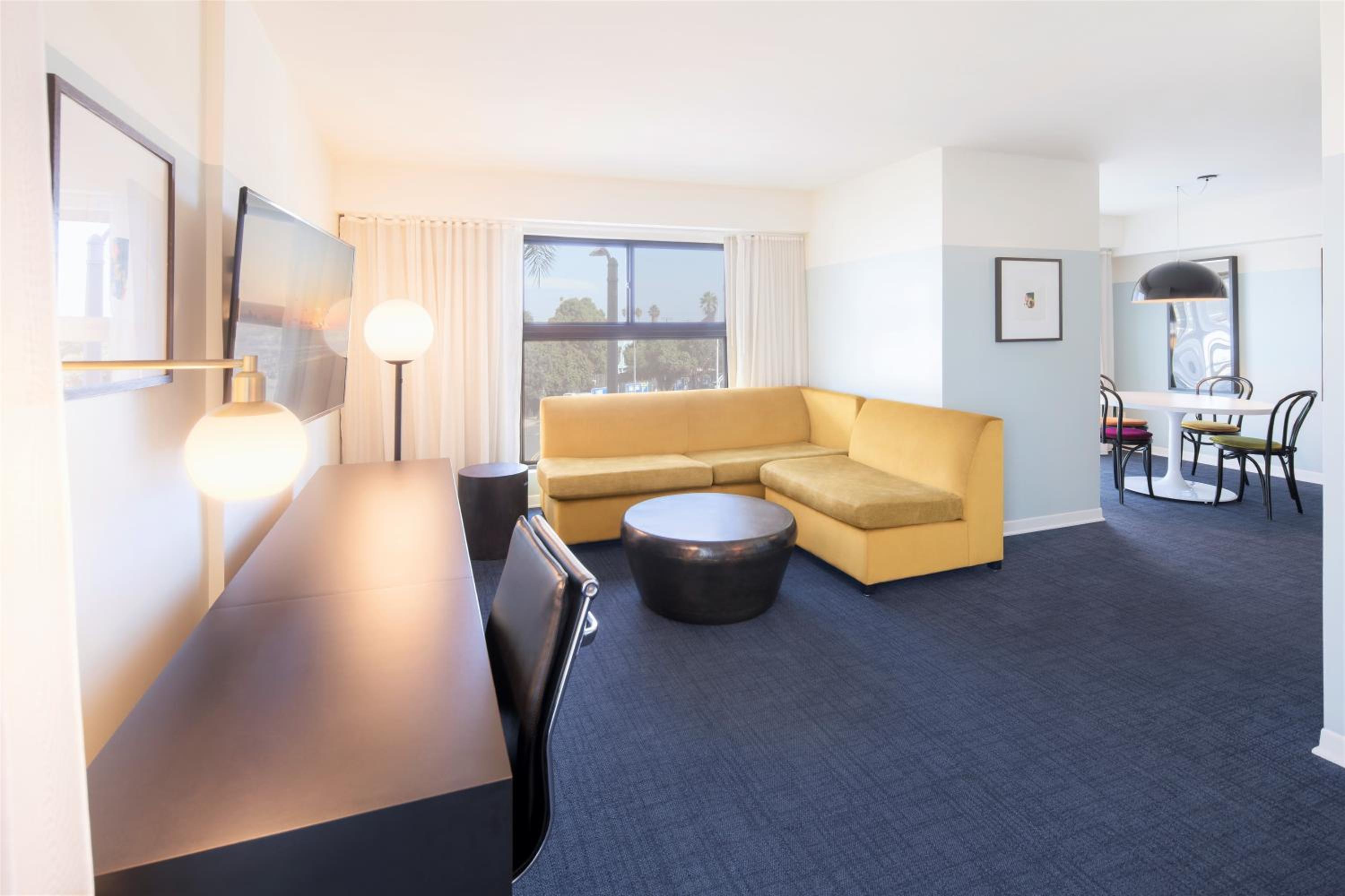 City View King Suite