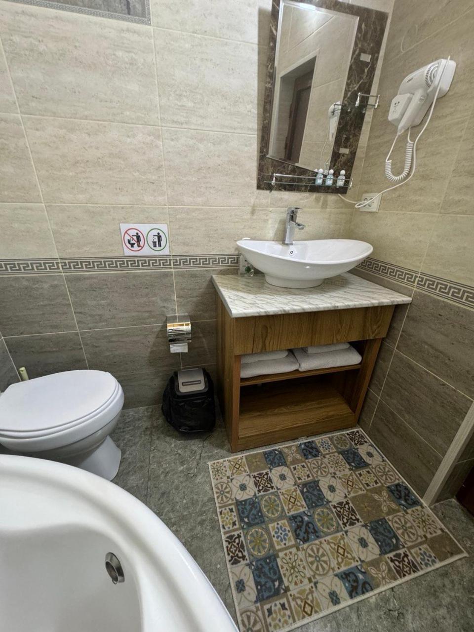 Twin Room With Private Bathroom photo 3