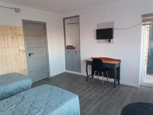 Double Room with Balcony and Sea View photo 3