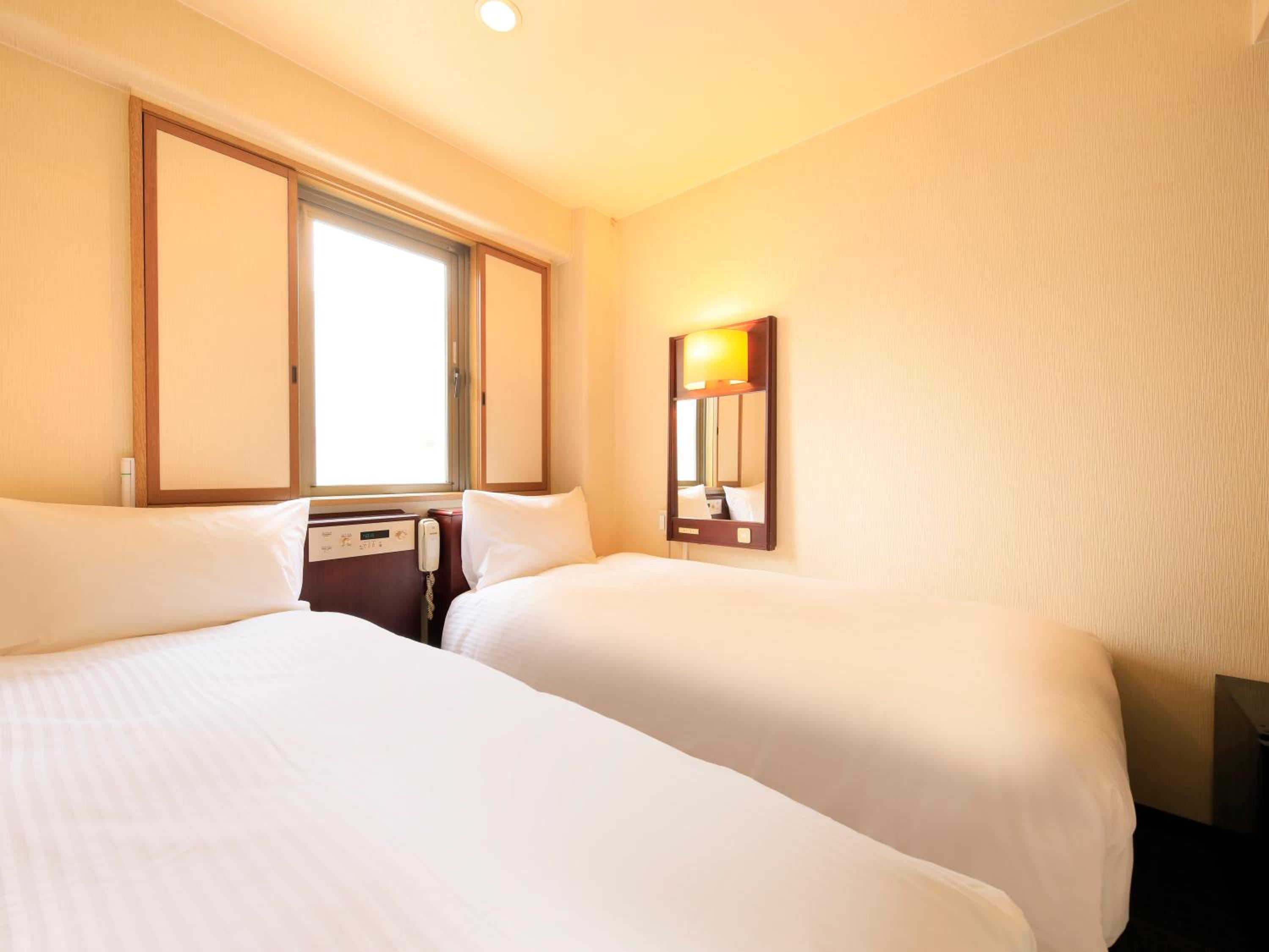 Twin Room - Non-Smoking photo 3