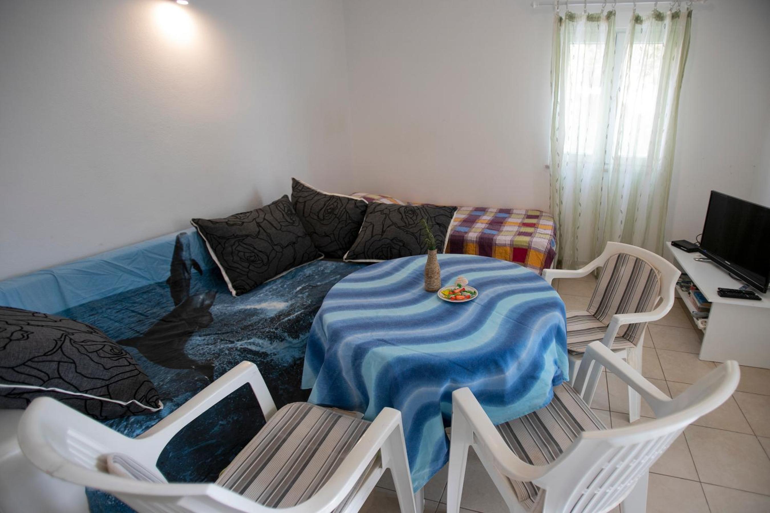 Deluxe One-Bedroom Apartment With Garden View