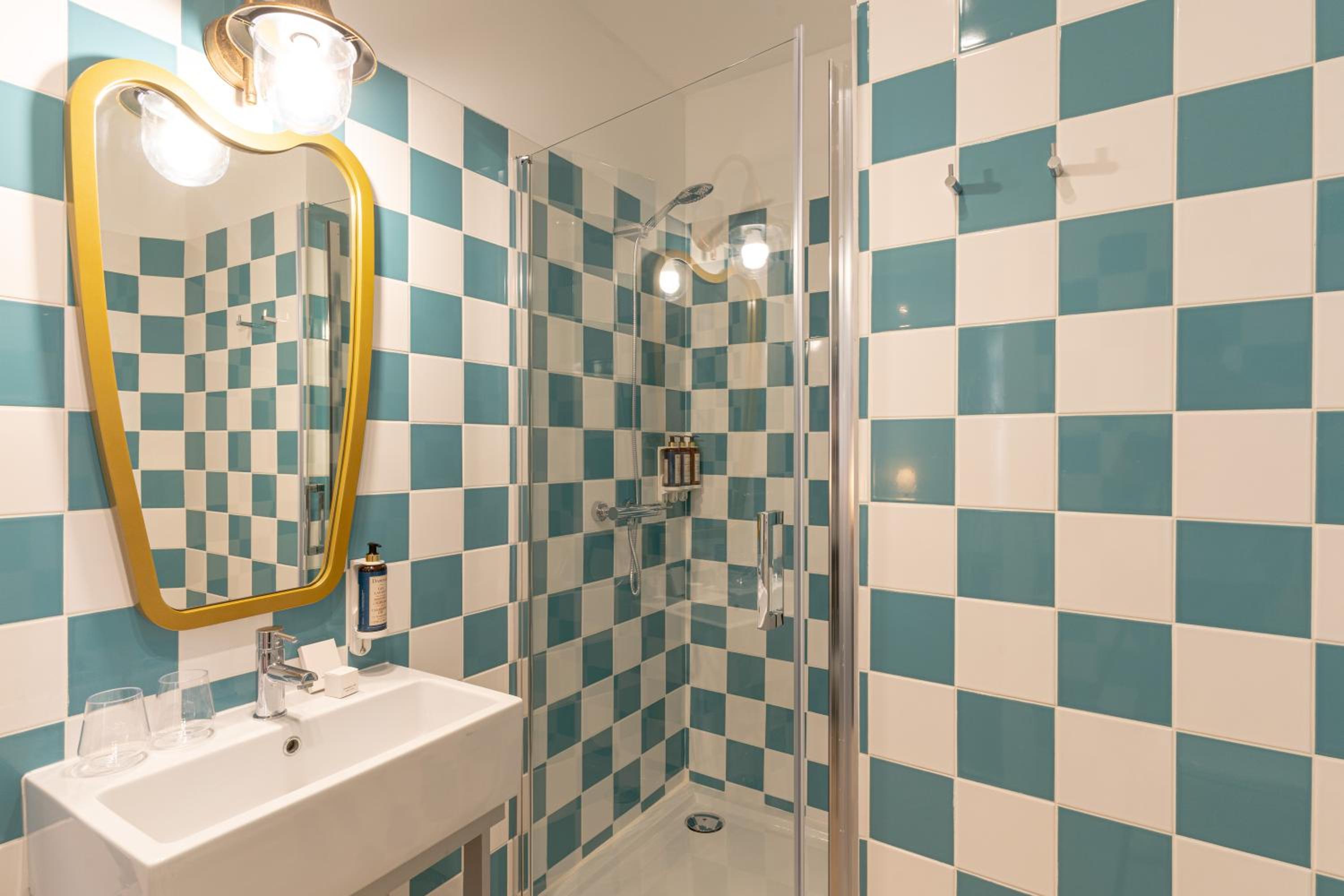 Superior Double Room thumbnail 5