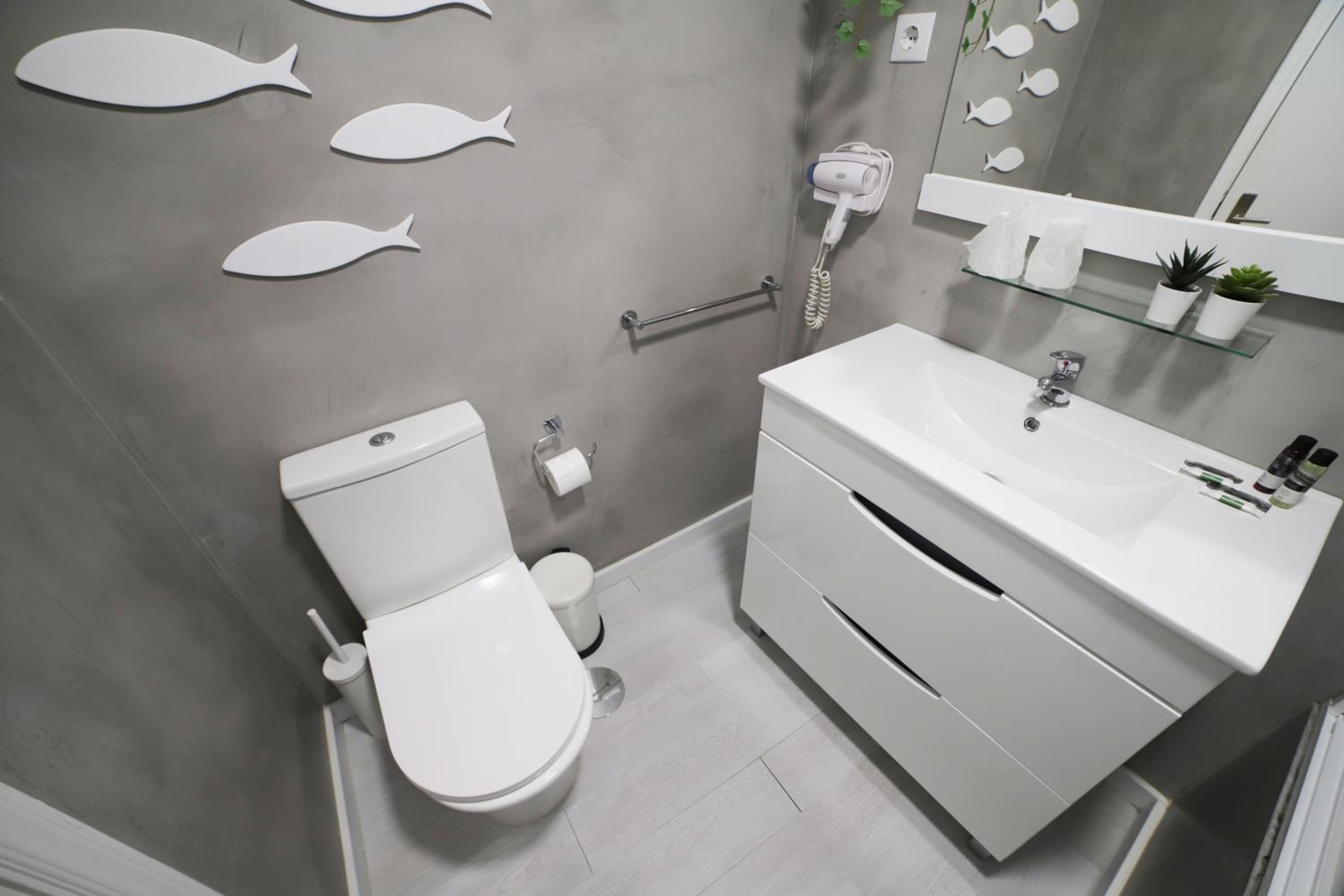 Twin Room - Photo 11