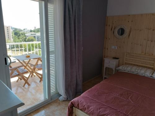 Double or Twin Room with Side Sea View photo 2