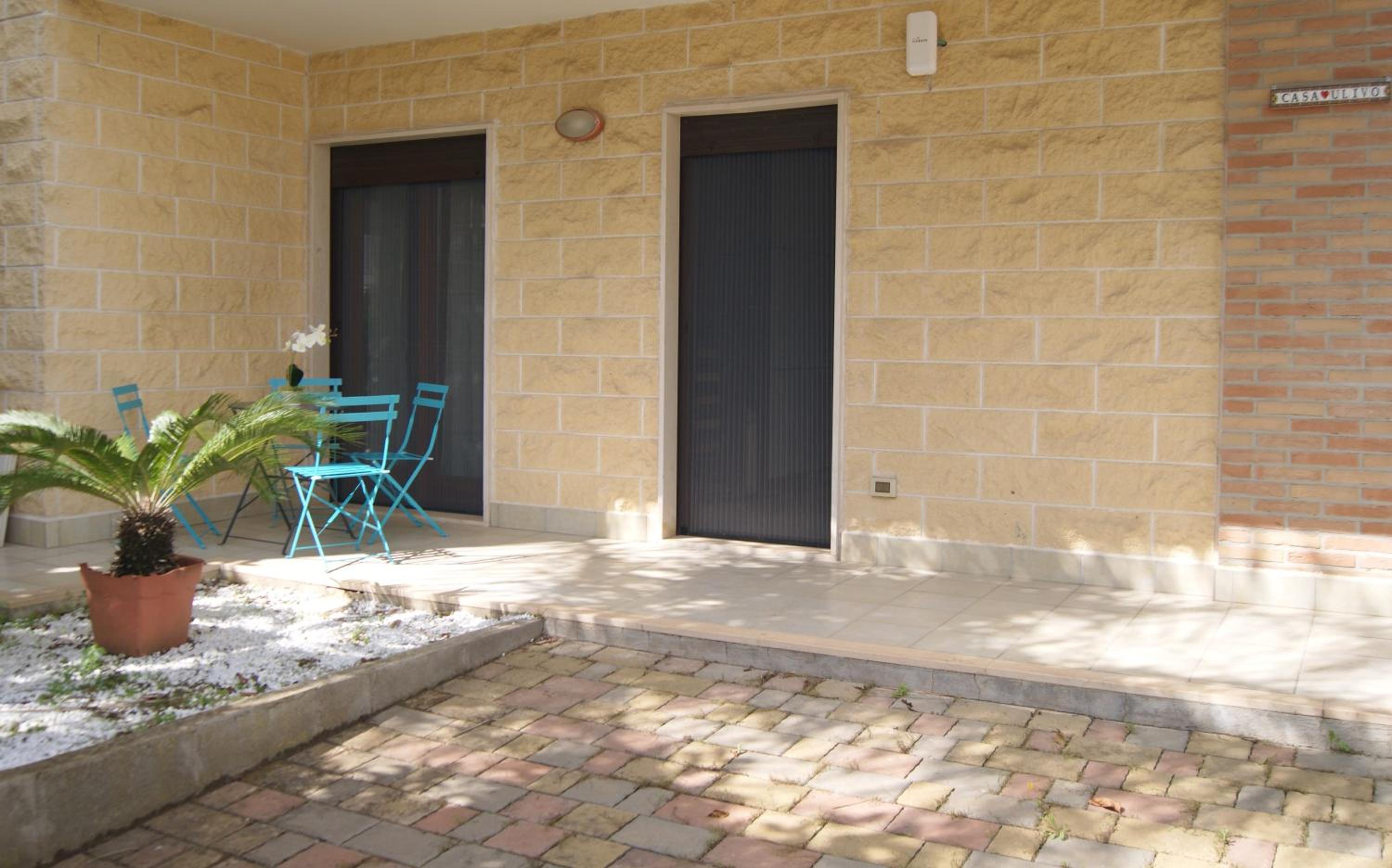 Two-Bedroom House - Photo 11