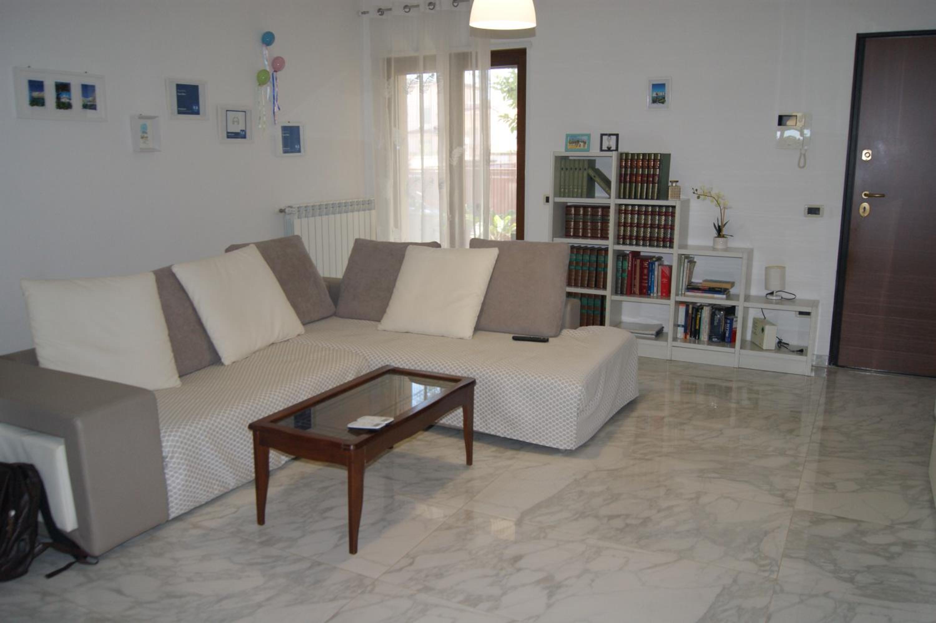 Two-Bedroom House - Photo 1