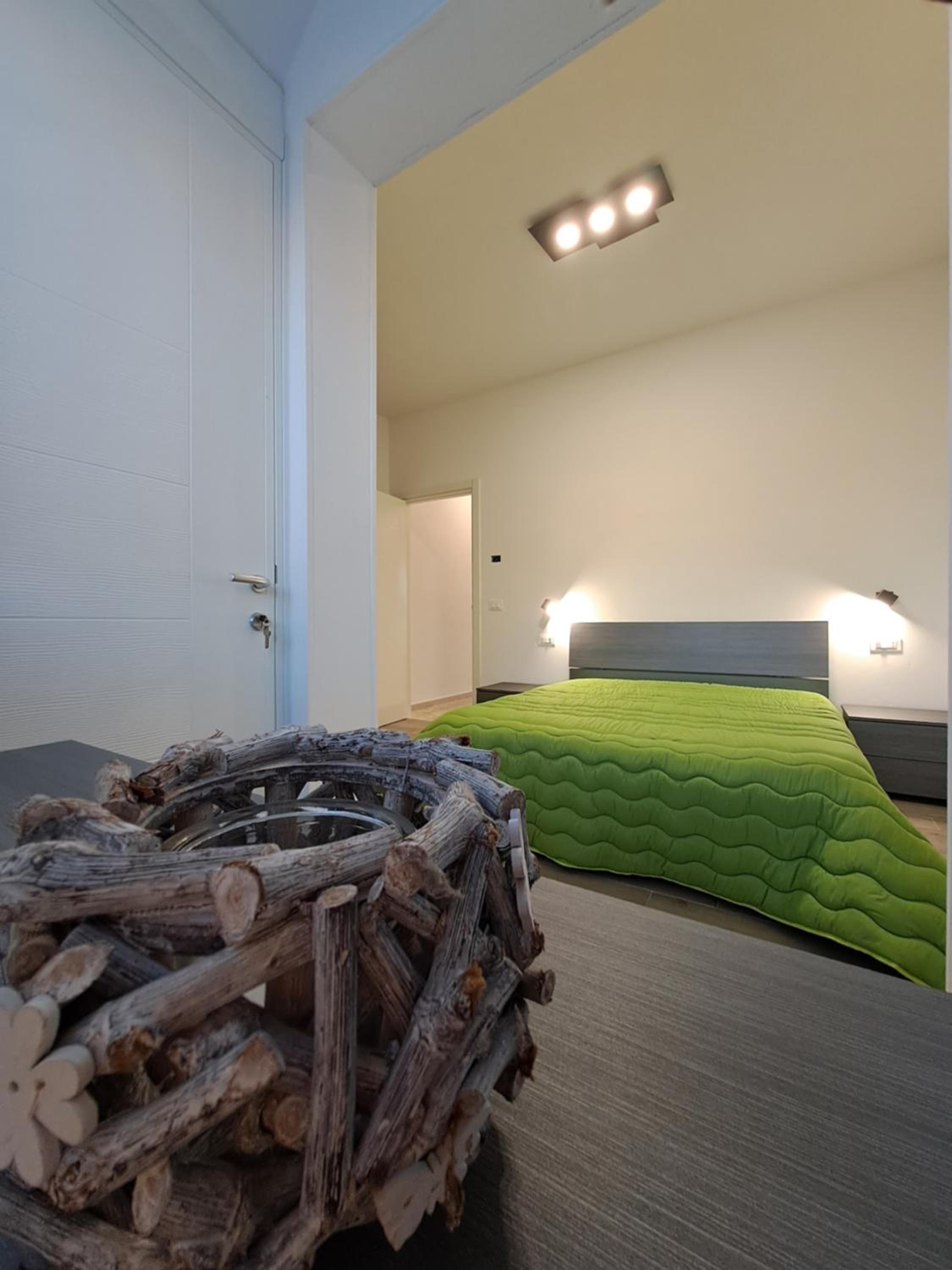 One-Bedroom Apartment with City View photo 3