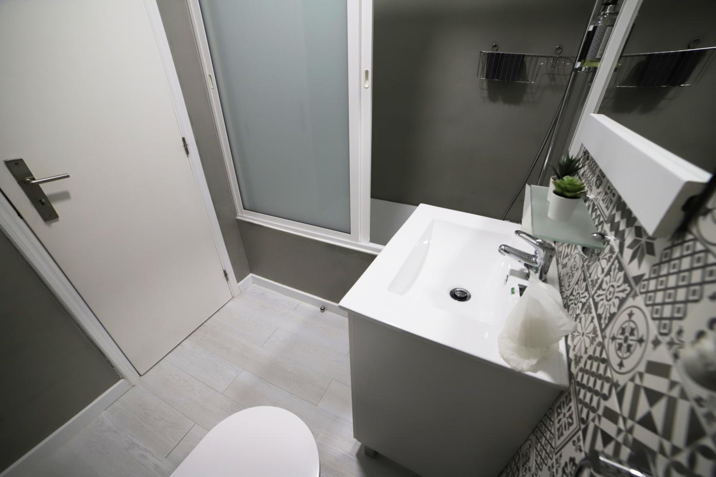 Classic Quadruple Room - Photo 6