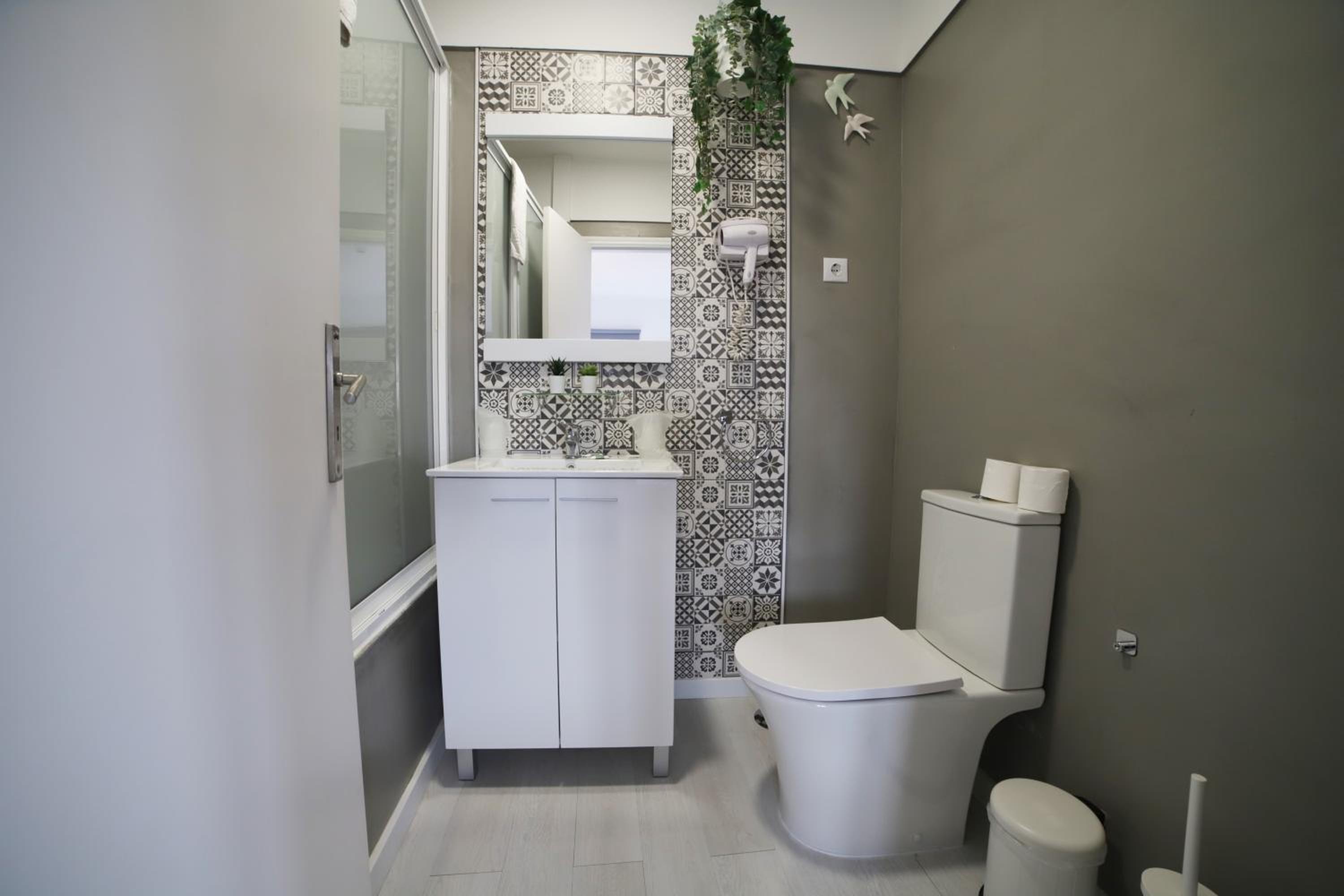 Classic Quadruple Room - Photo 7