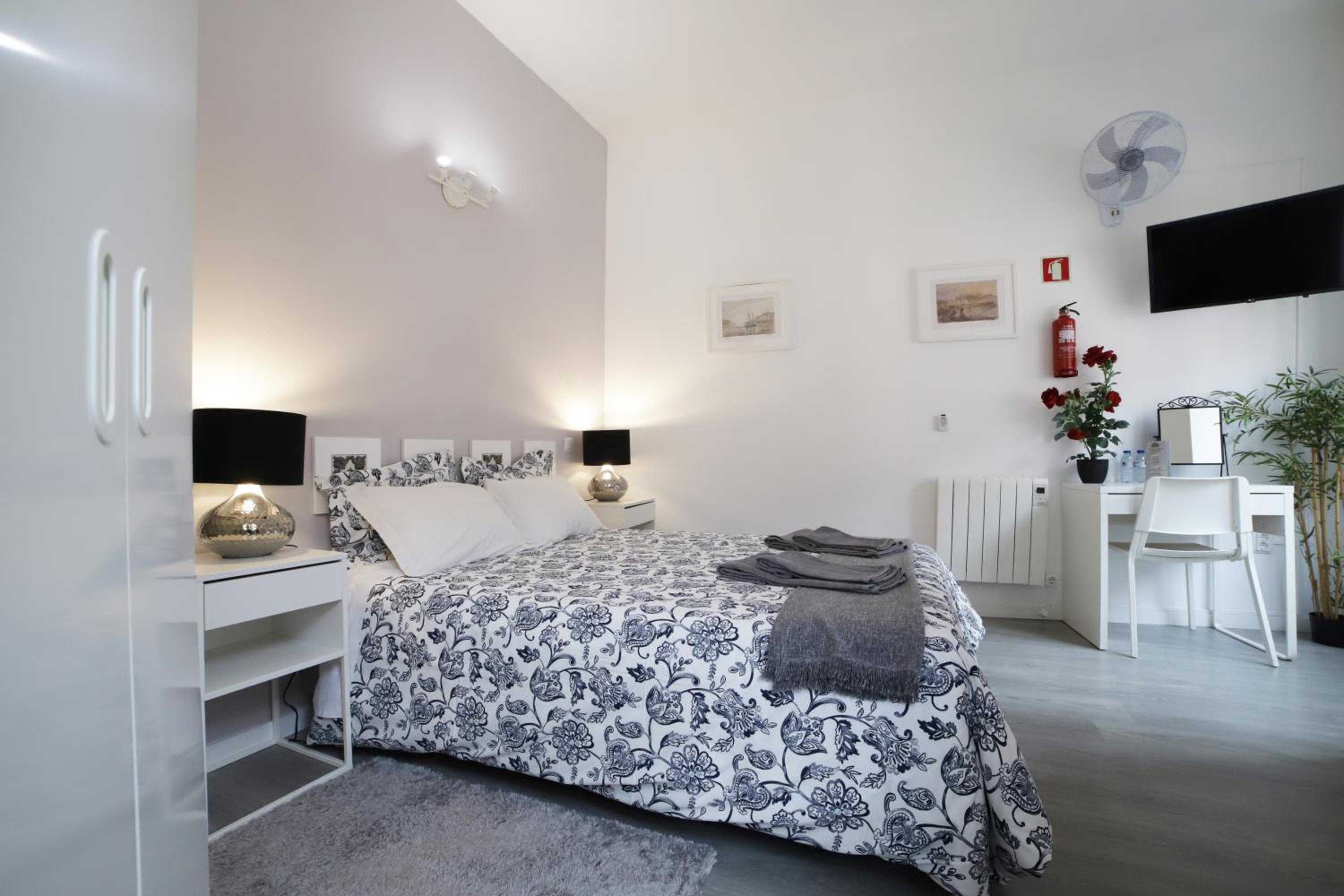 Double Room - Photo 3