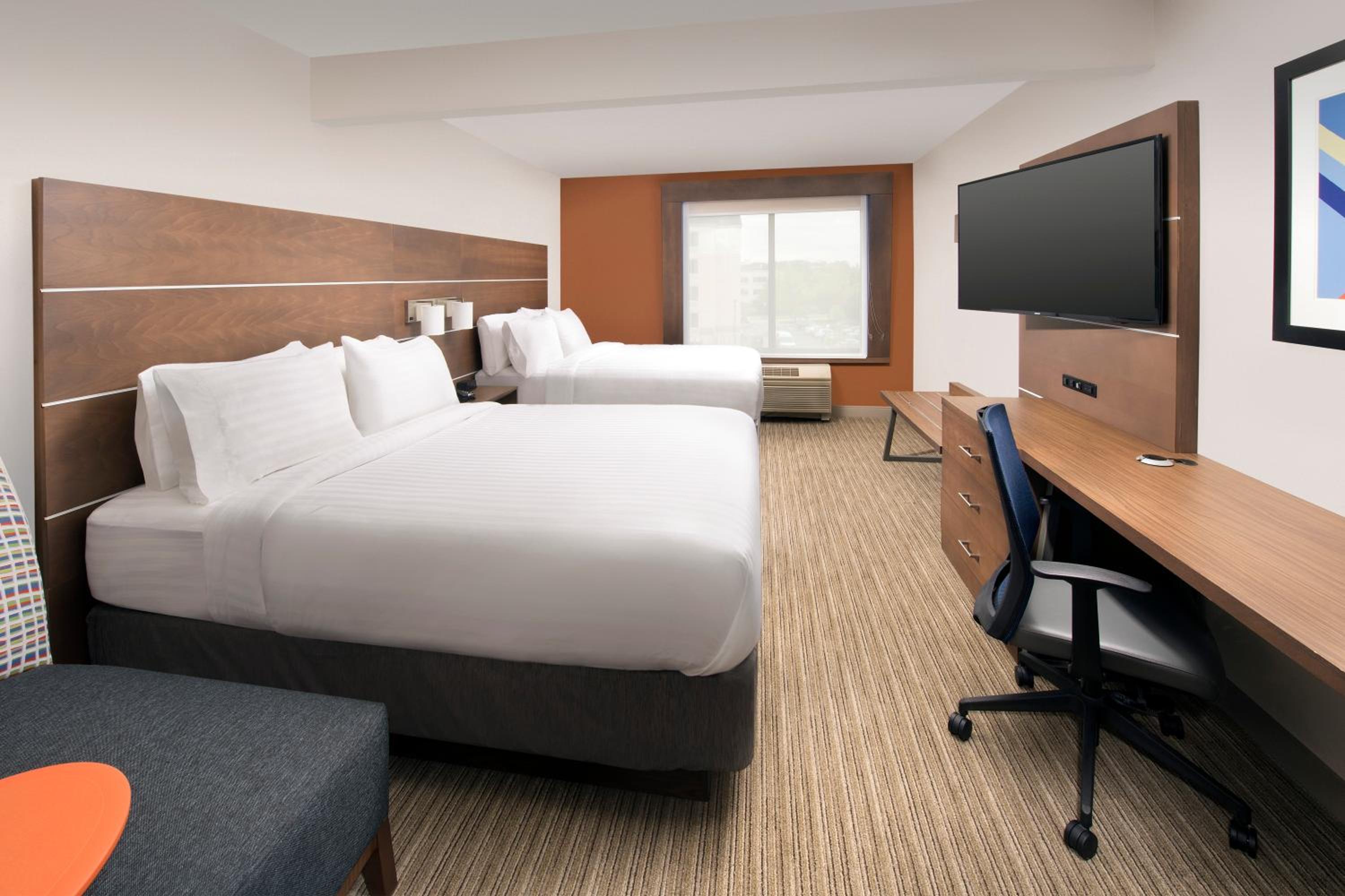 Standard Room with Two Queen Beds - Photo 1