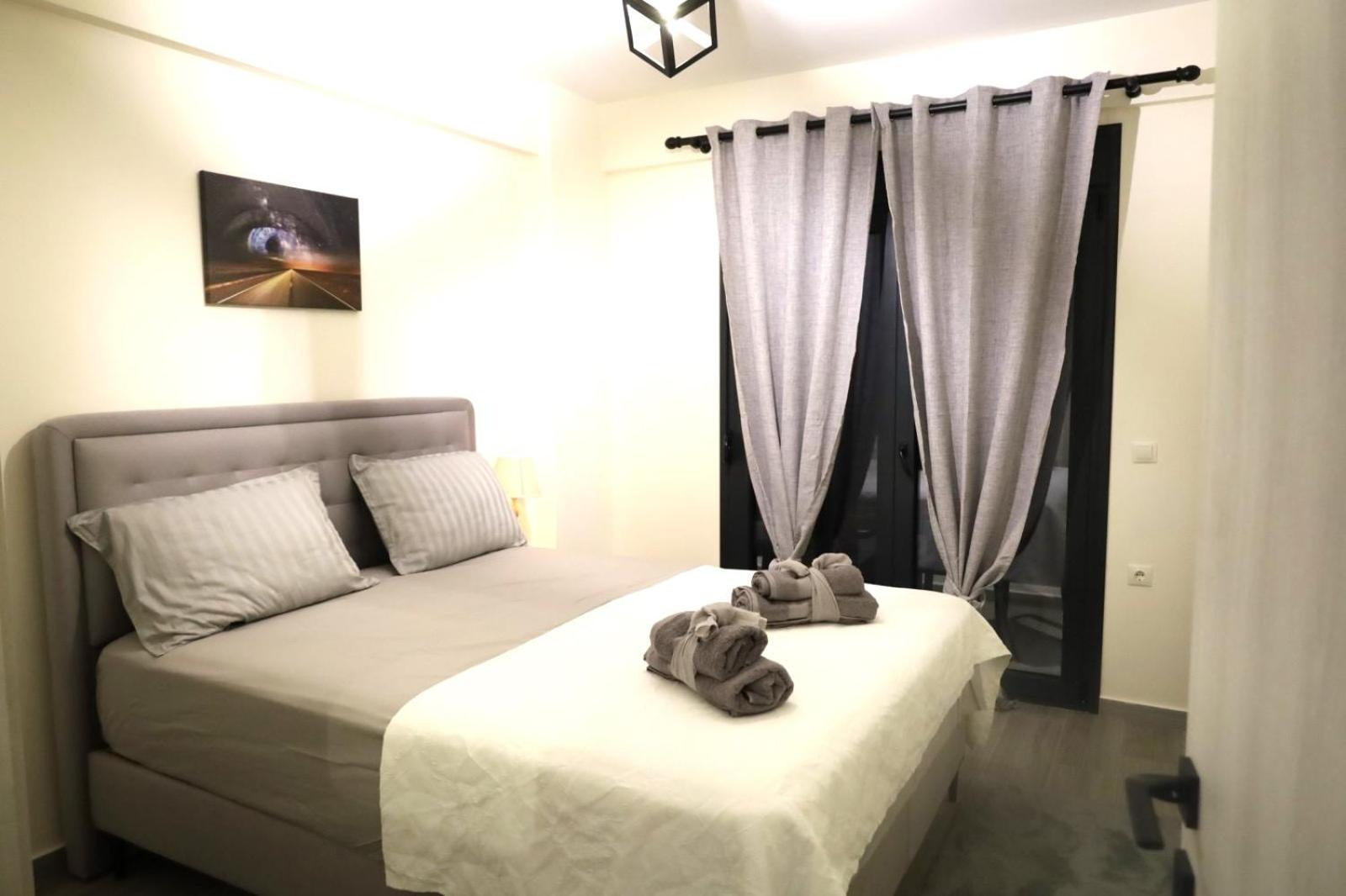 Deluxe One-Bedroom Apartment photo 1