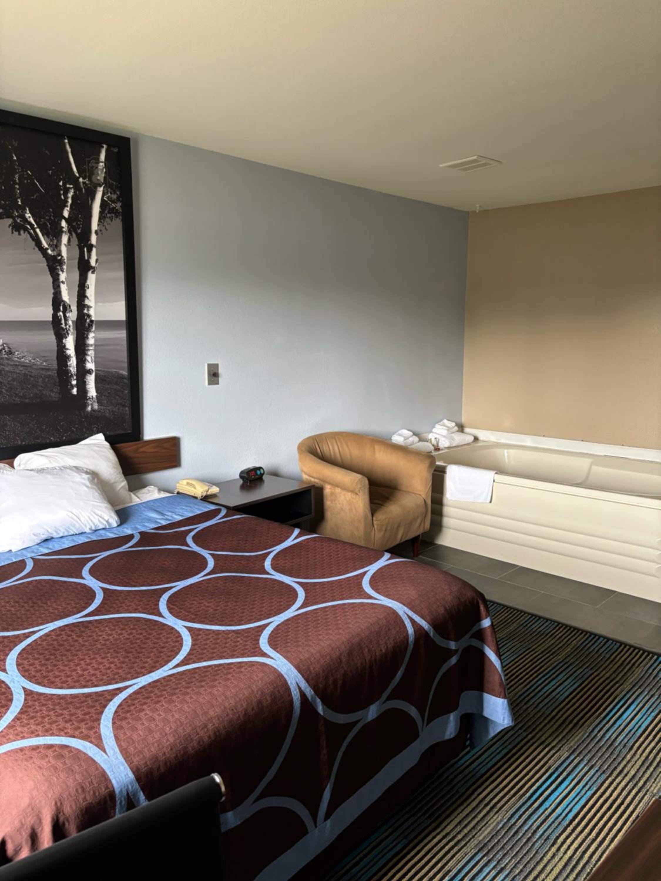 Deluxe Queen Room - Non-Smoking - Photo 5